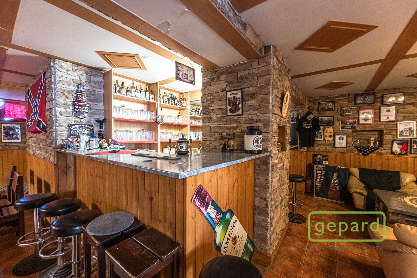 Vinárna/klub v suterénu