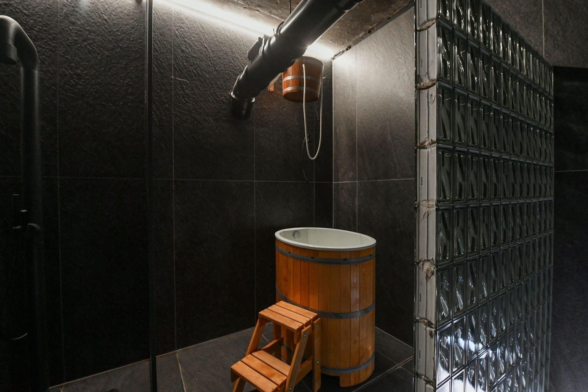 Komerční prostory s terasou o celkové ploše 95,8 m&sup2; ve 3