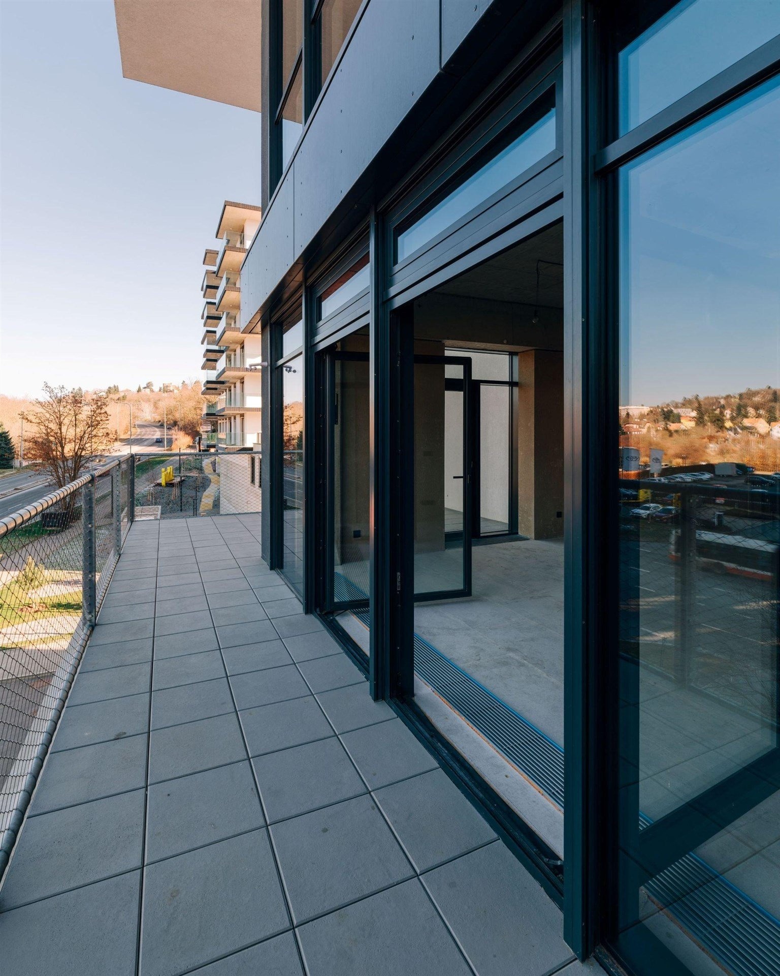 Komerční prostory s terasou o celkové ploše 95,8 m&sup2; ve 3