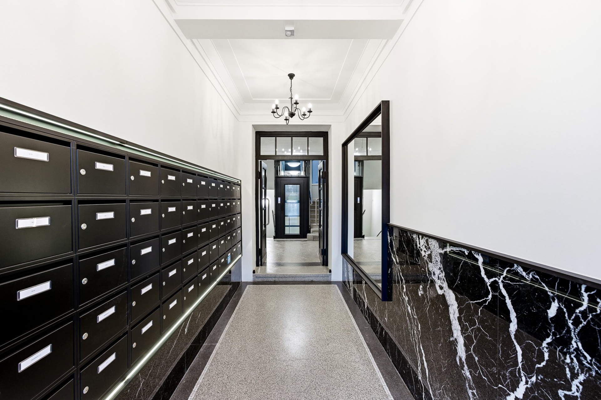 jeseniova-001-jeseniova-93-social-2048px-2c8304