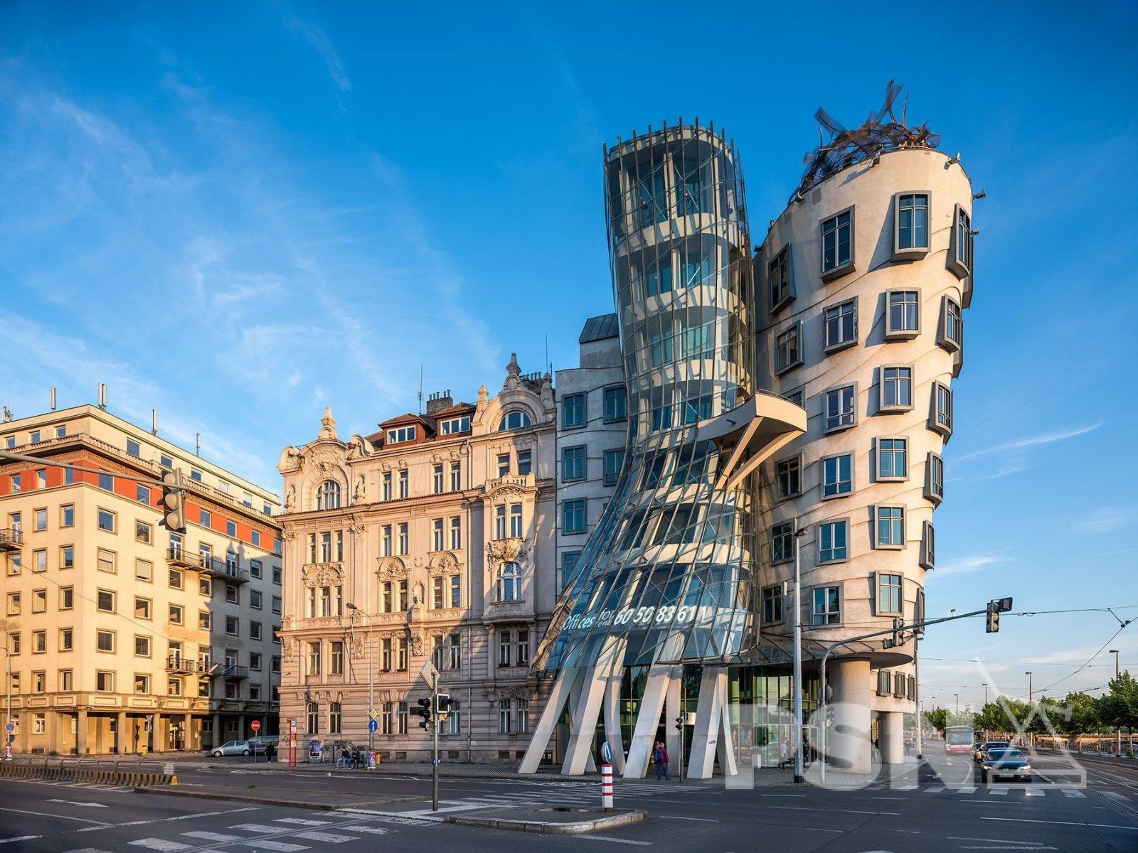 Kancelář s výhledem na Vltavu a Pražský hrad v iko