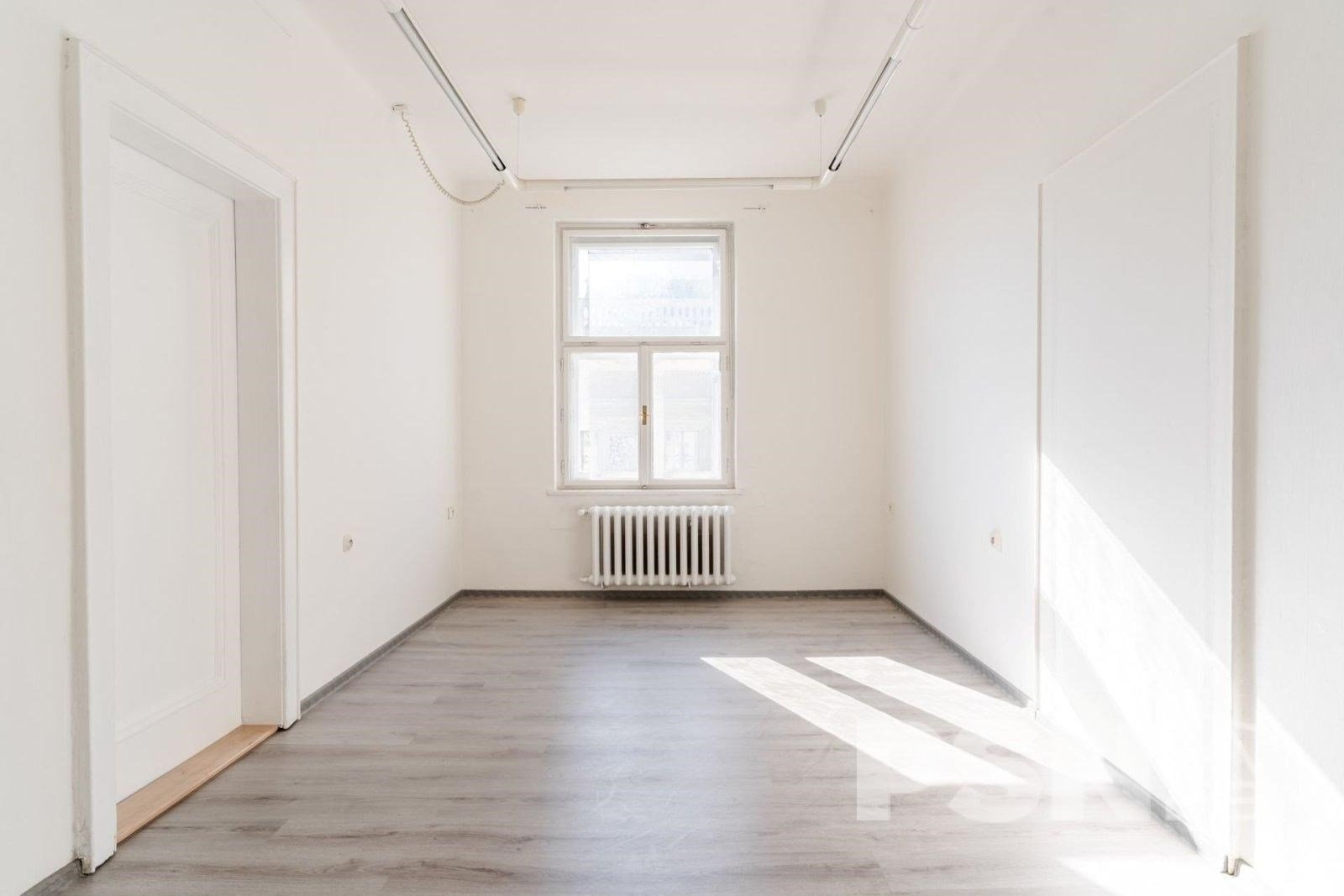 Kanceláře nedaleko centra a vlakového nádraží