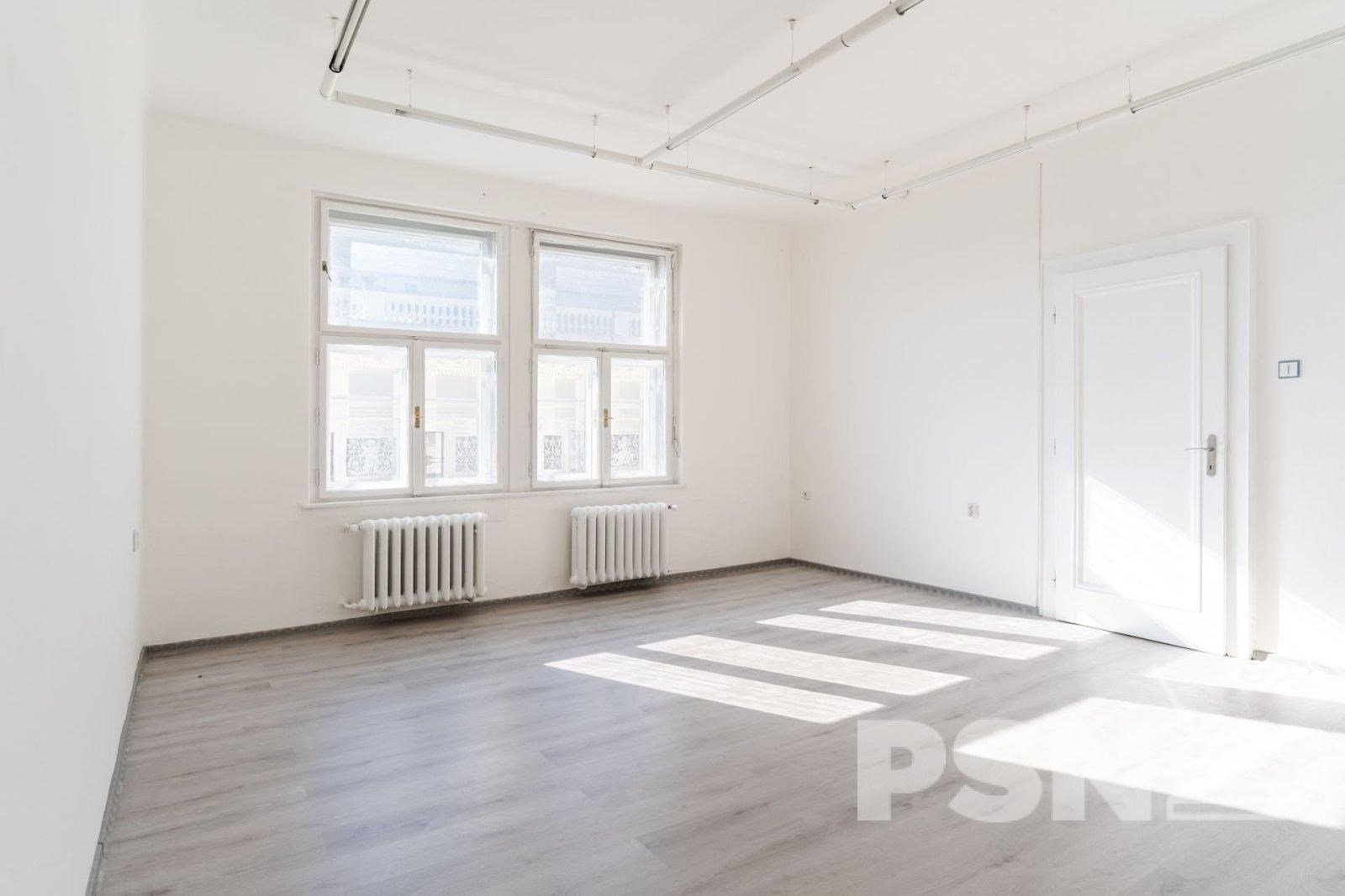 Kanceláře nedaleko centra a vlakového nádraží