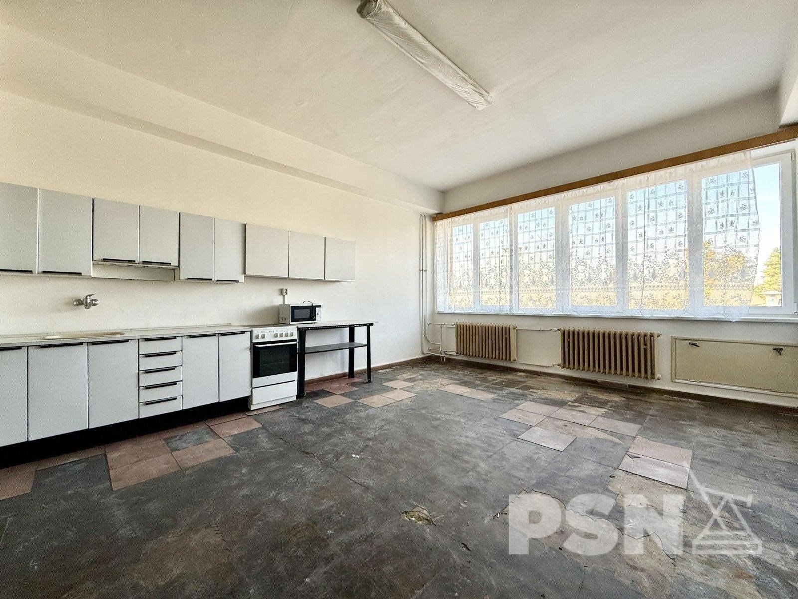 Kanceláře s možností parkování