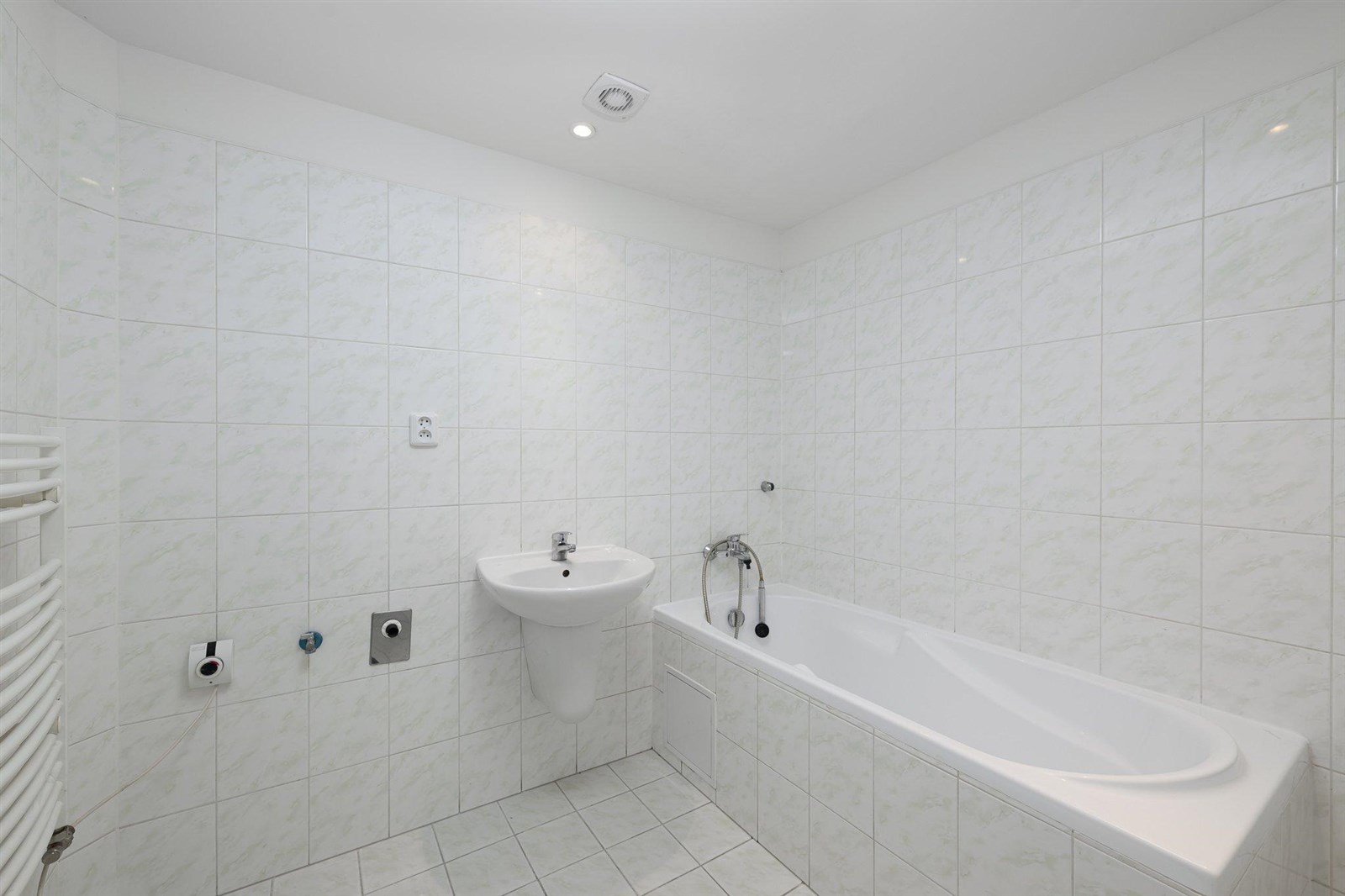 Prostorný byt 2+1 s předzahrádkou