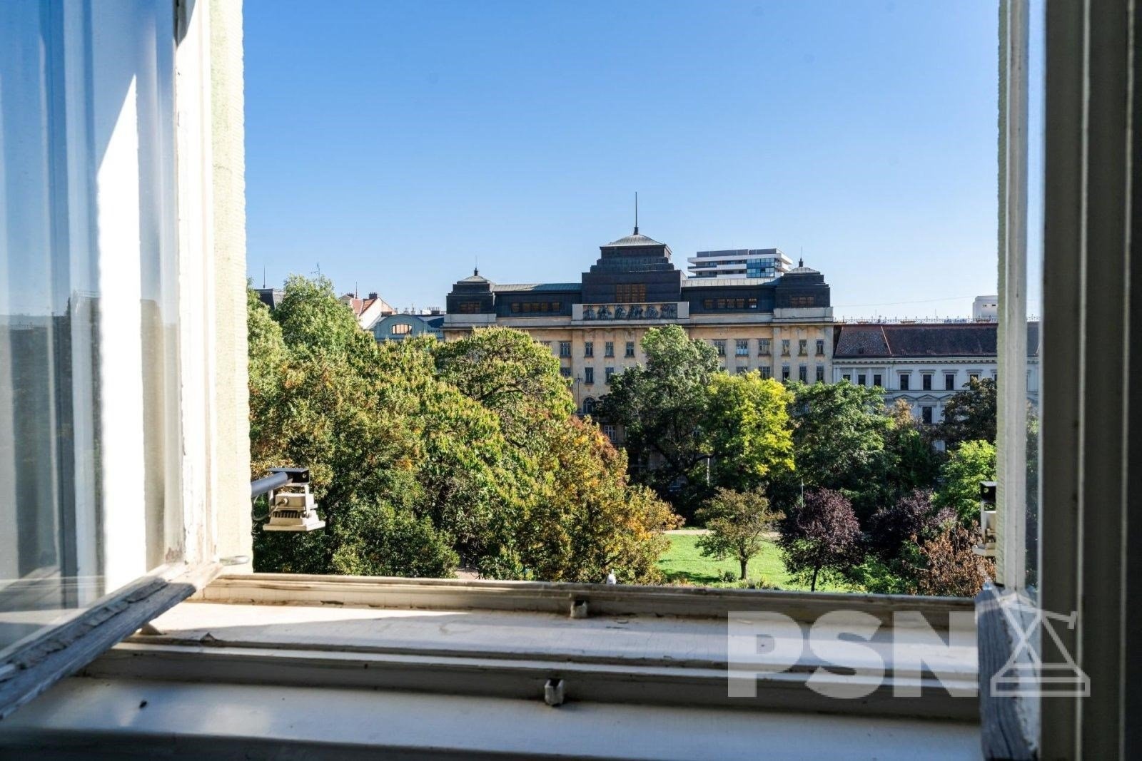 Kanceláře nedaleko centra a vlakového nádraží