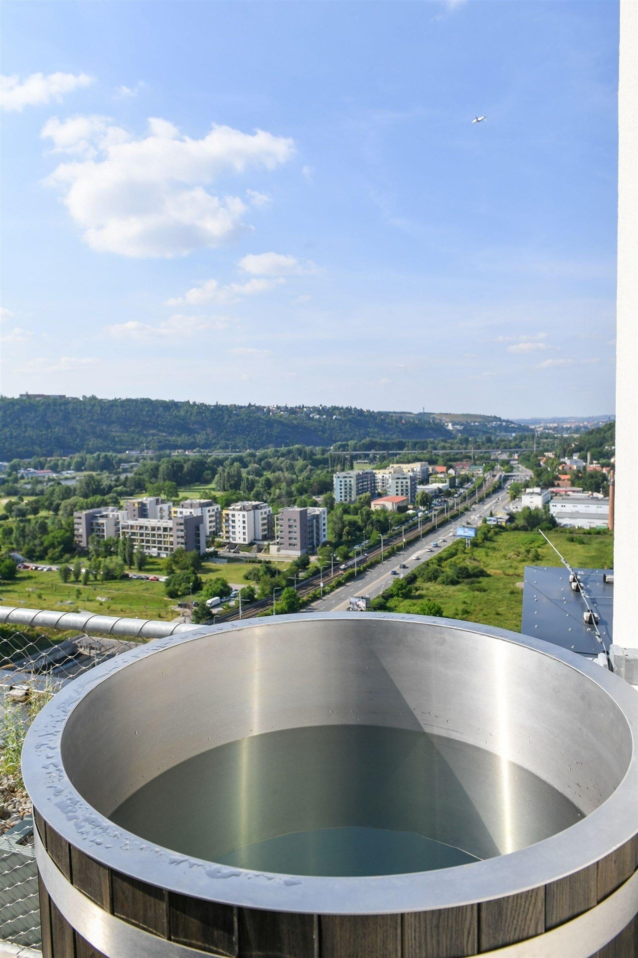 Komerční prostory s terasou o celkové ploše 95,8 m&sup2; ve 3