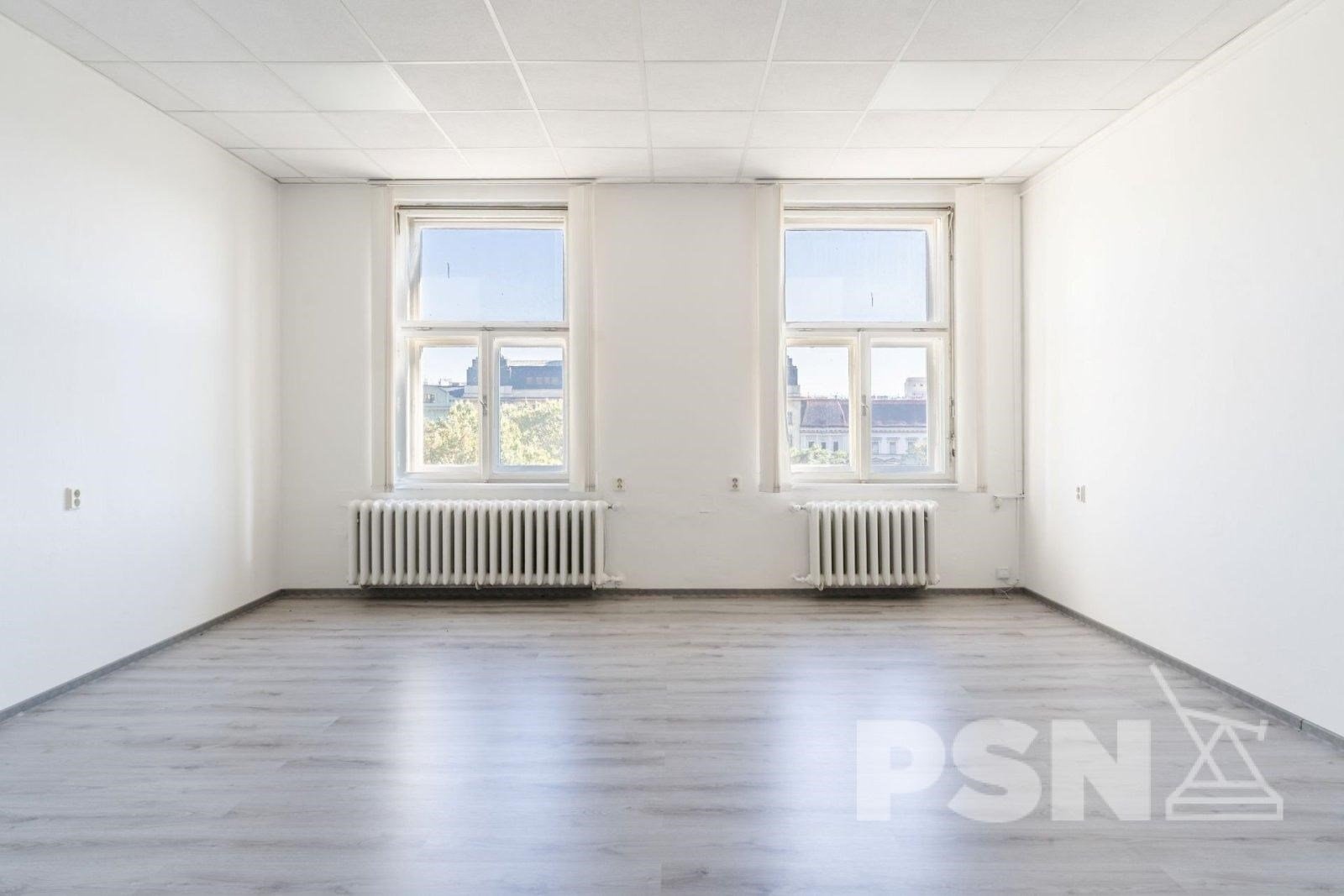 Kanceláře nedaleko centra a vlakového nádraží