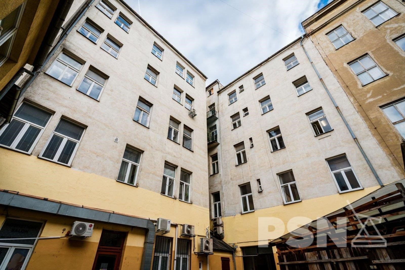 Kanceláře nedaleko centra a vlakového nádraží