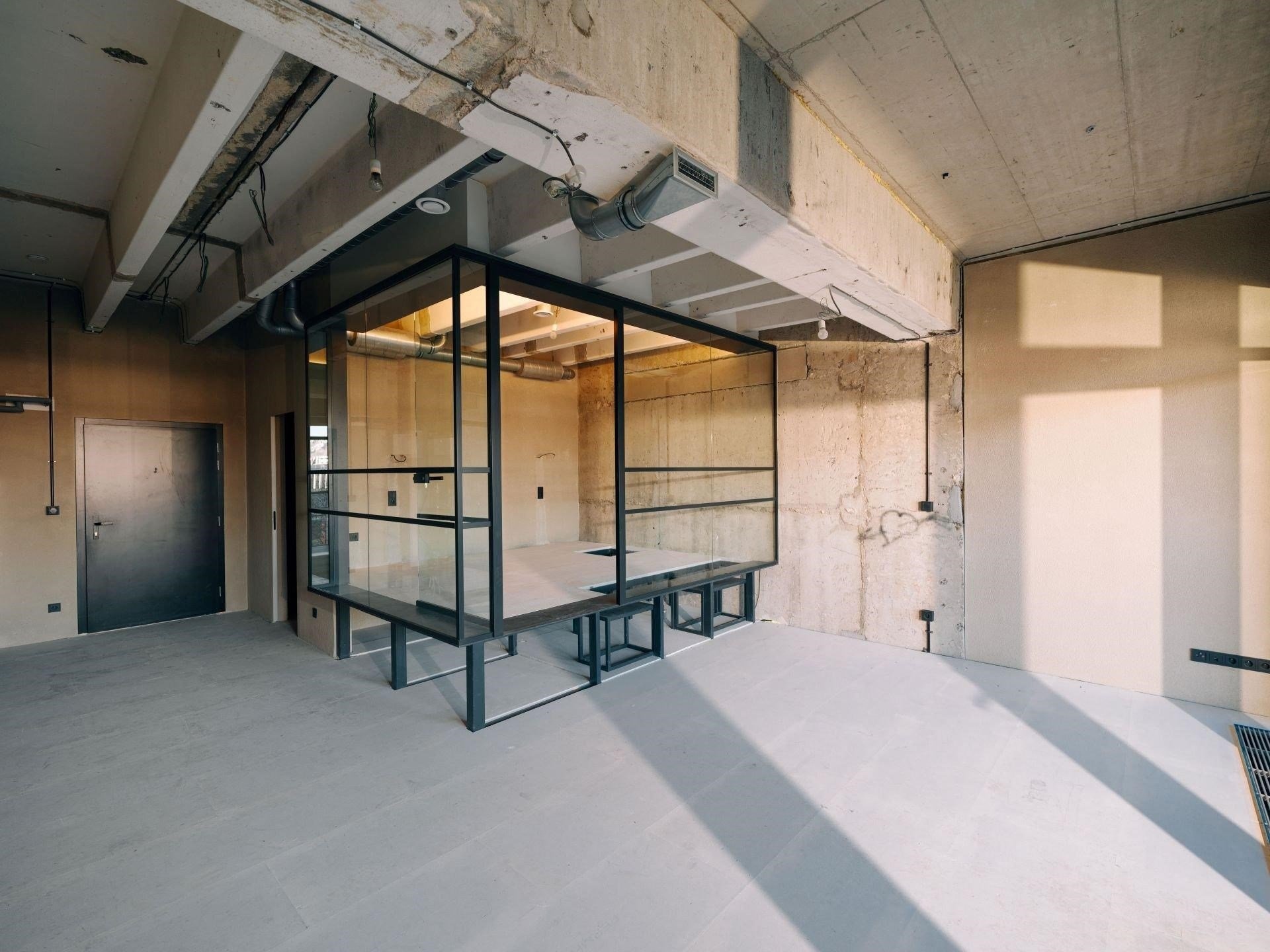 Komerční prostory s terasou o celkové ploše 95,8 m&sup2; ve 3