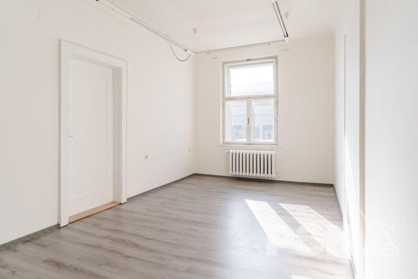 Kanceláře nedaleko centra a vlakového nádraží