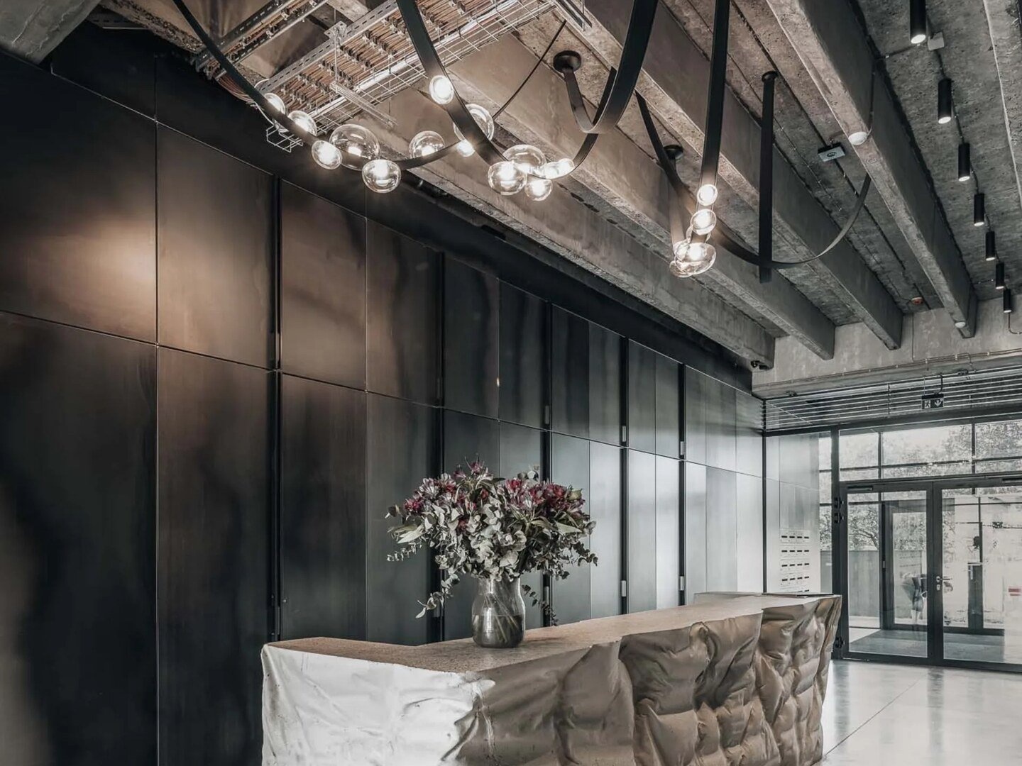 VG605_09_Lobby