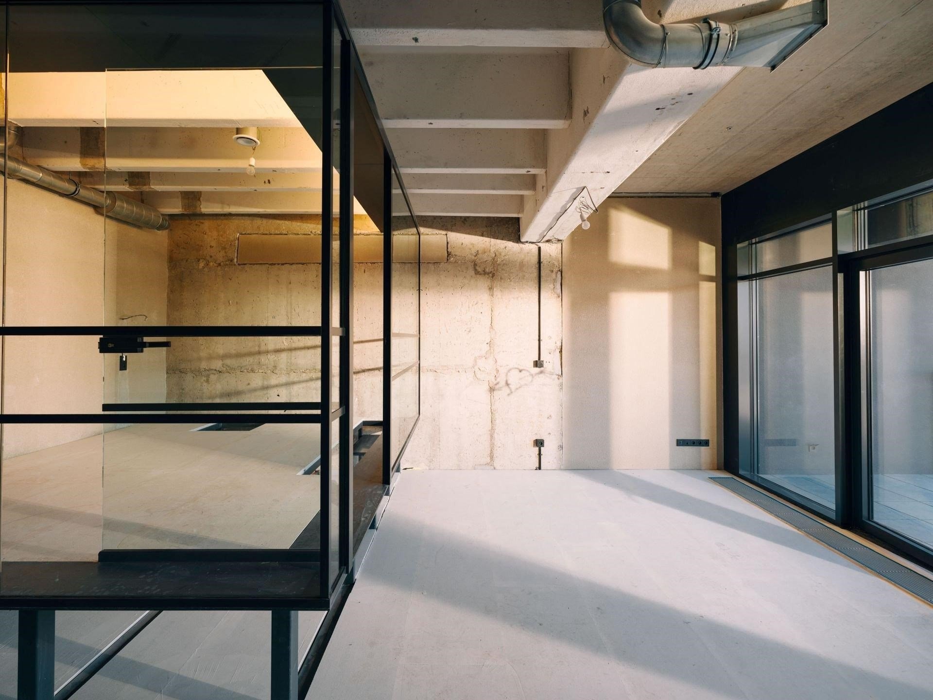 Komerční prostory s terasou o celkové ploše 95,8 m&sup2; ve 3