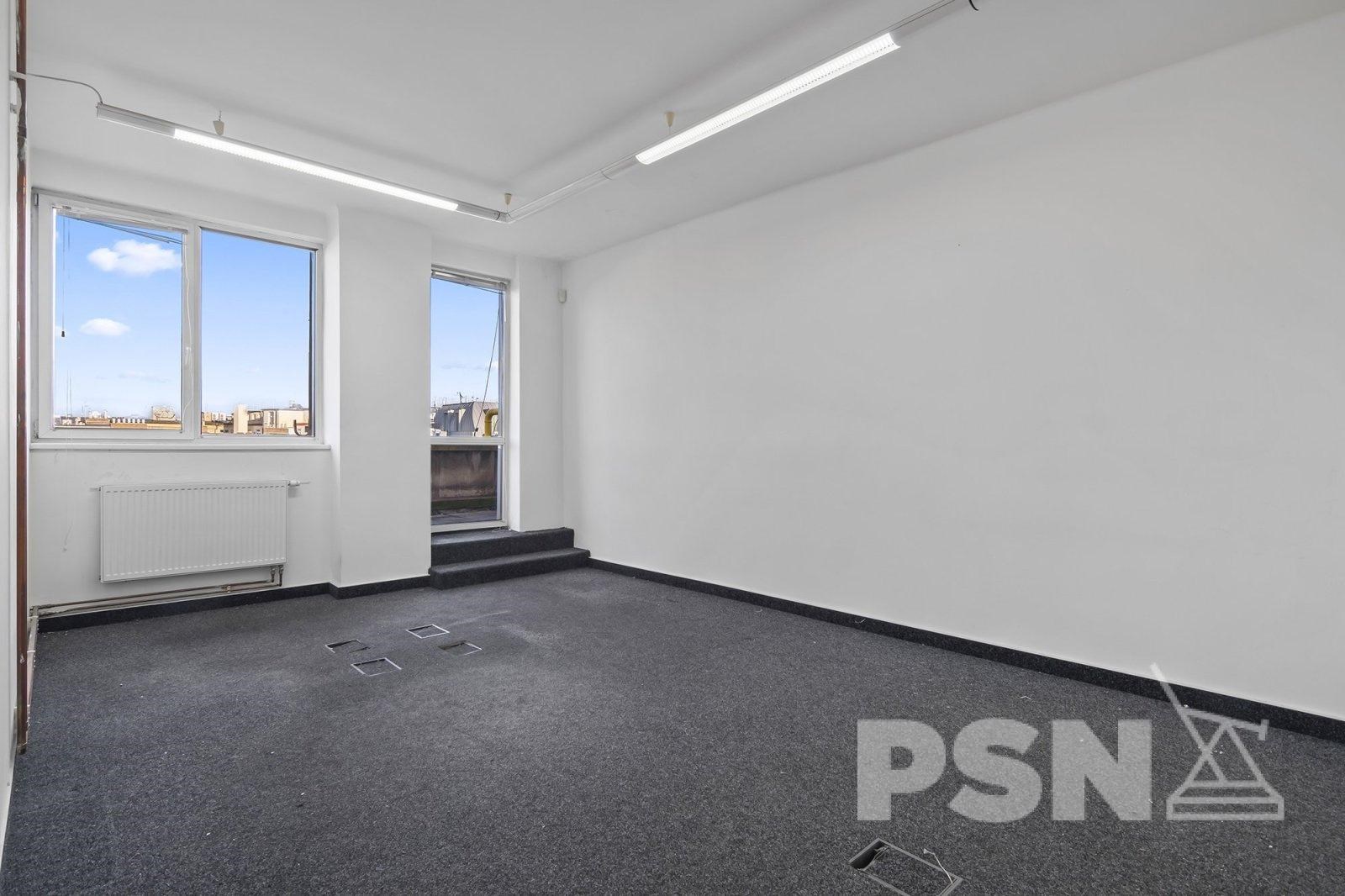 Kancelářské prsotory v Domě módy