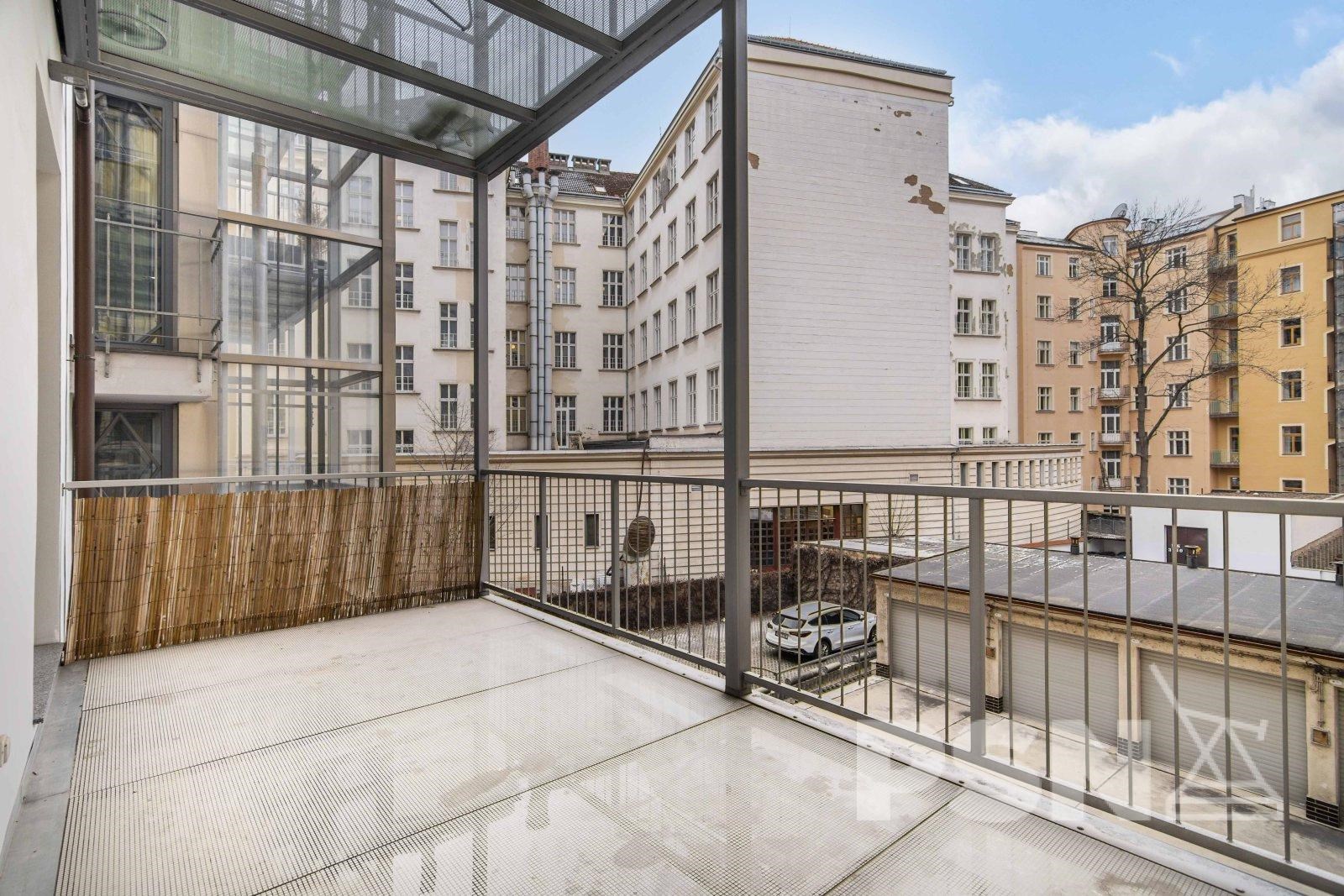 Krásný byt s terasou u Jiřího z Poděbrad