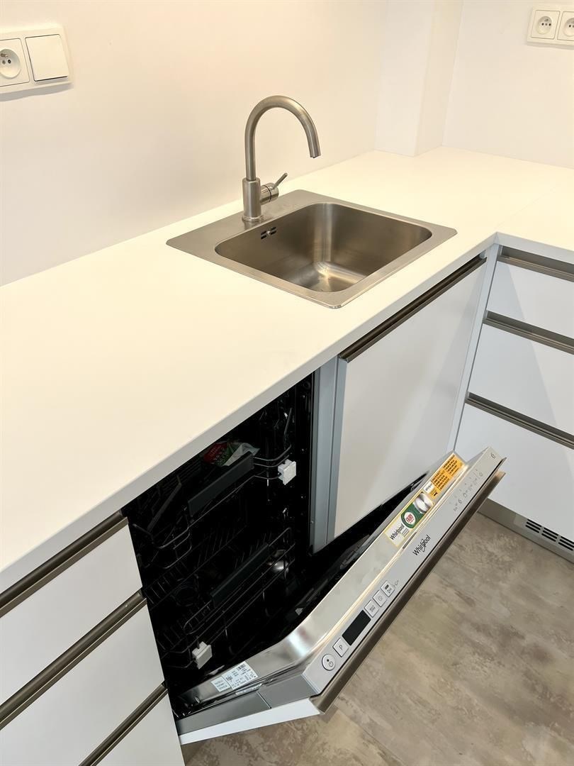 Pronájem bytu 1+kk s velkým skladem na patře v Třebíči (DETAIL KVALITNĚ VYBAVENÉ KUCHYŇSKÉ LINKY)