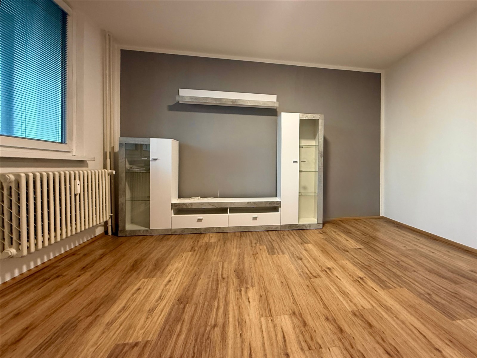 Prodej bytu 2+1 v Třebíči (OBÝVACÍ POKOJ)