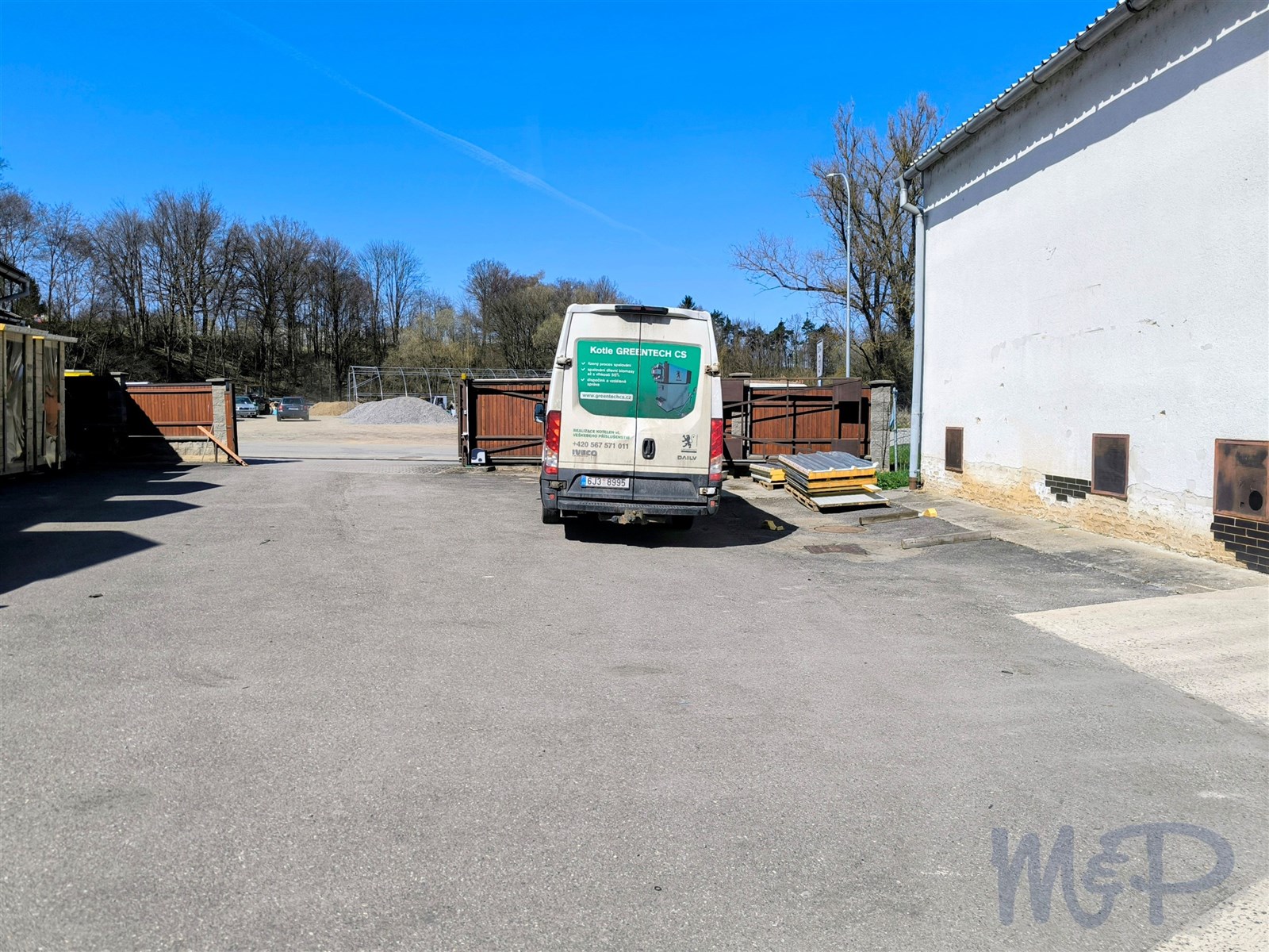 Provozní areál v Polné, skladování, výroba (VENKOVNÍ PROSTOR AREÁLU)