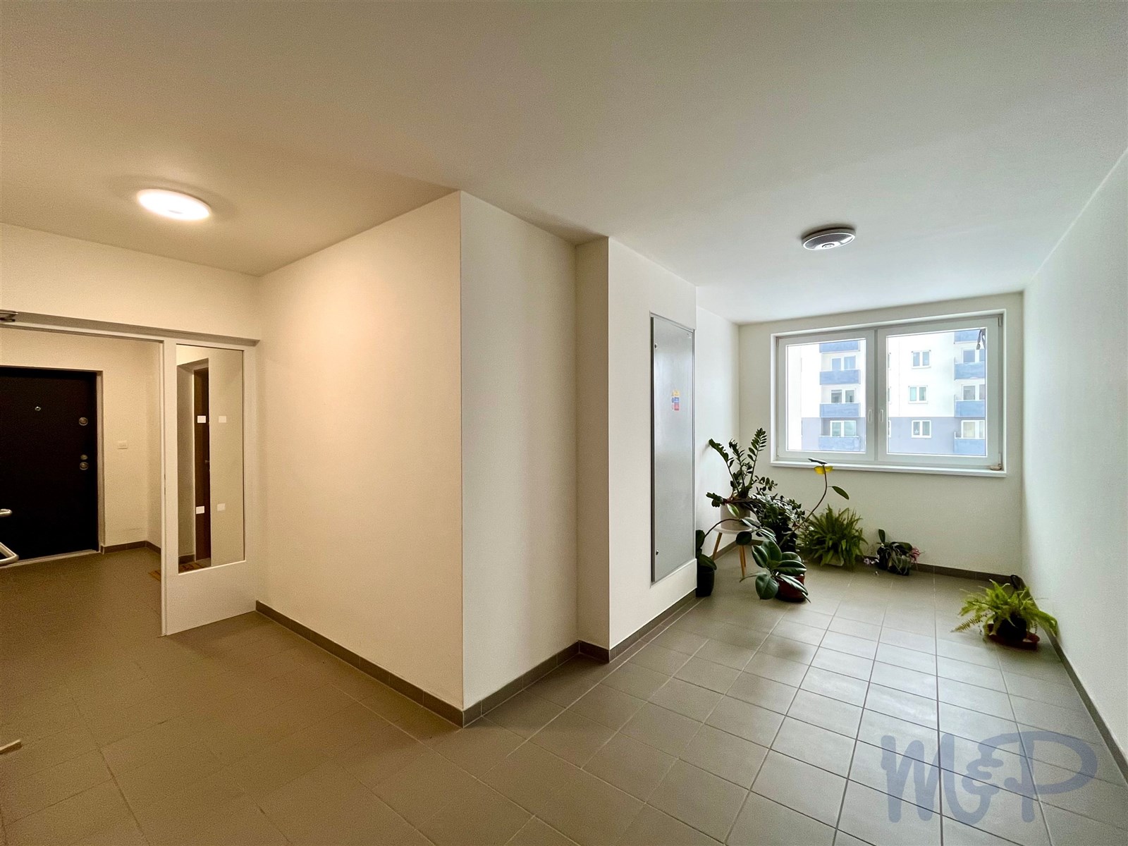 Byt 3+kk s garážovým stáním v Jihlavě (SPOLEČNÁ CHODBA NA PODLAŽÍ)