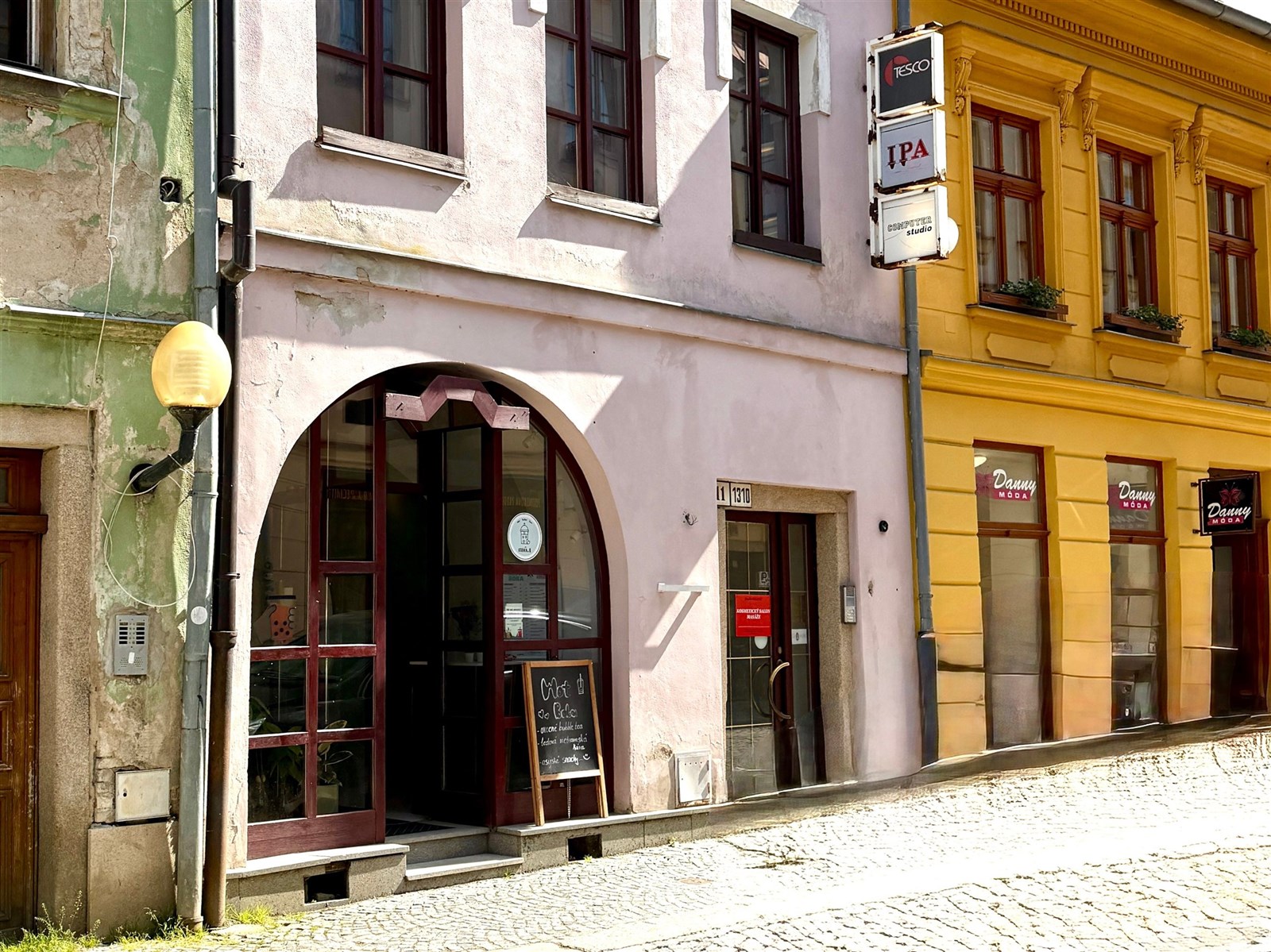 Pronájem obchodního prostoru v Jihlavě (EXTERIÉR)