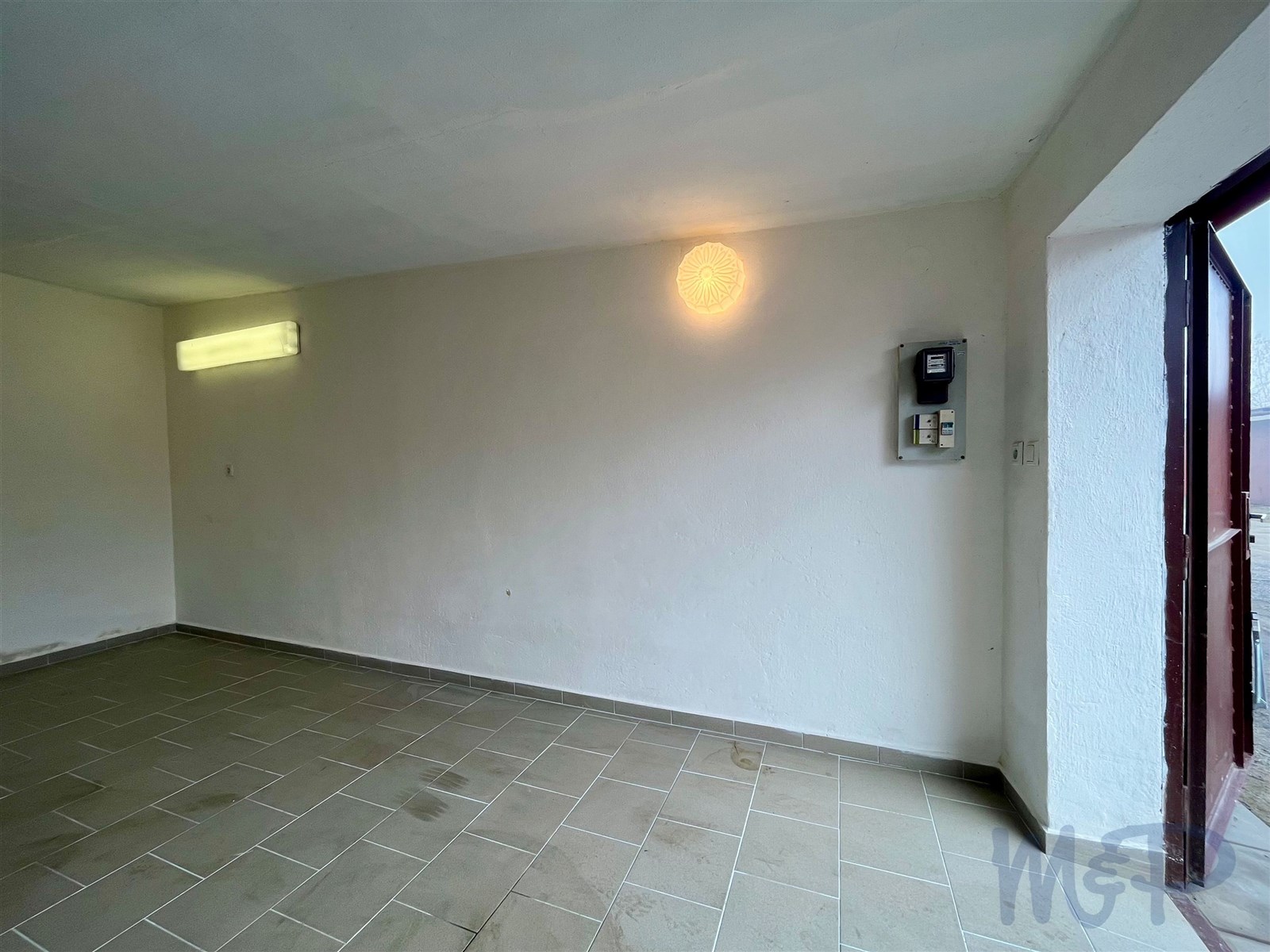 Garáž U Cihelny v Jihlavě (VNITŘNÍ PROSTOR)