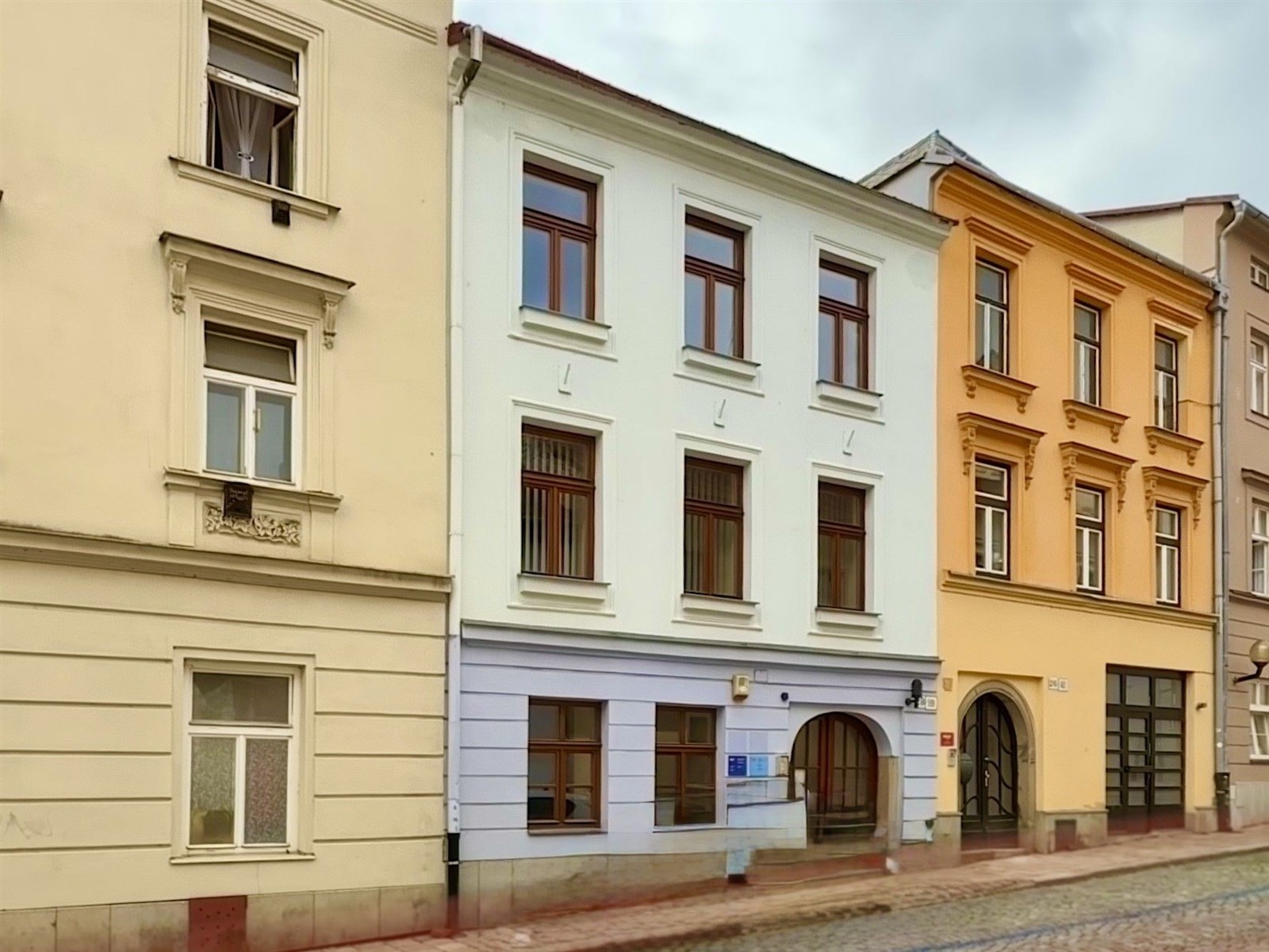 Kancelářské prostory v centru Jihlavy (POHLED Z BRNĚNSKÉ ULICE)