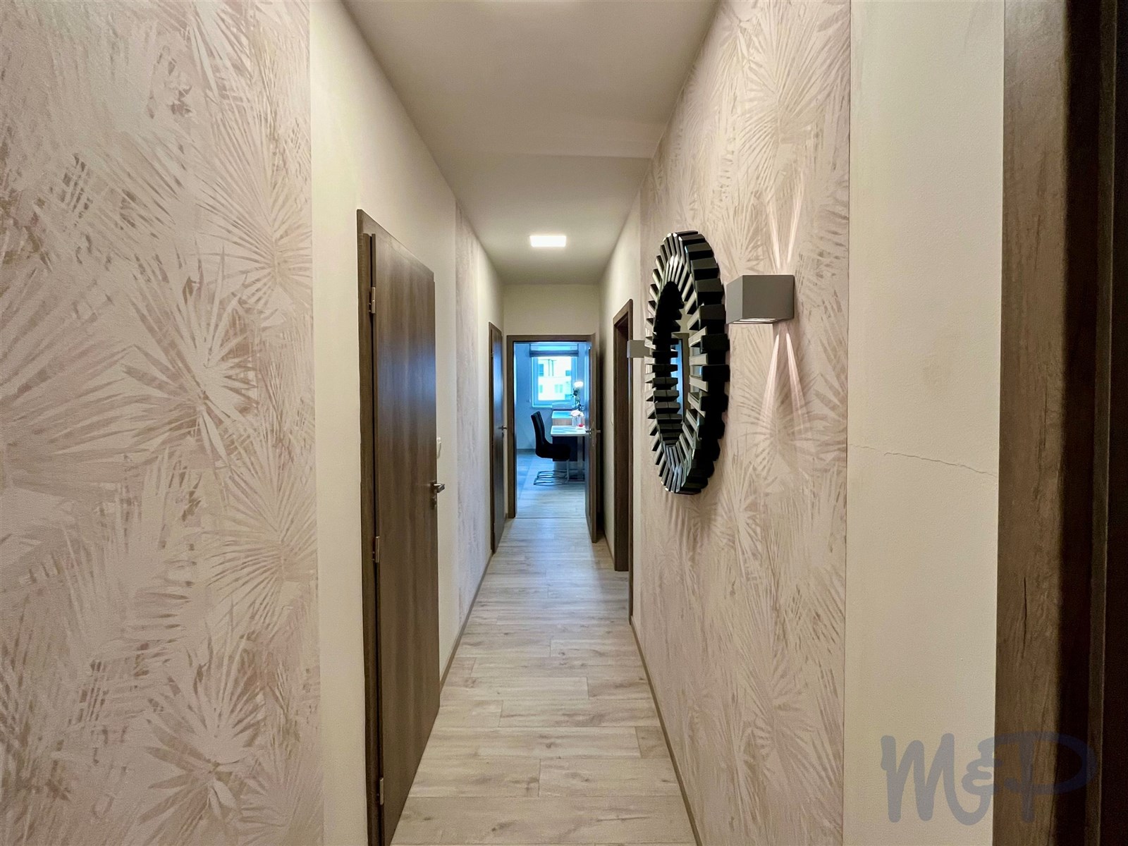 Byt 3+kk s garážovým stáním v Jihlavě (PŘEDSÍŇ - CHODBA K POKOJI)