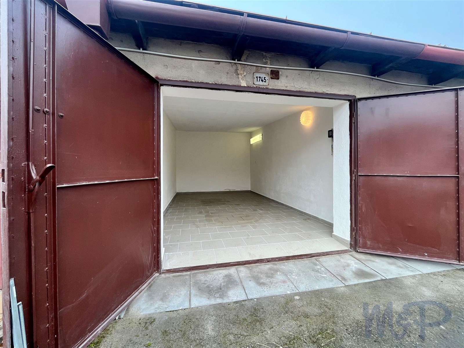 Garáž U Cihelny v Jihlavě (DETAIL VJEZDU)