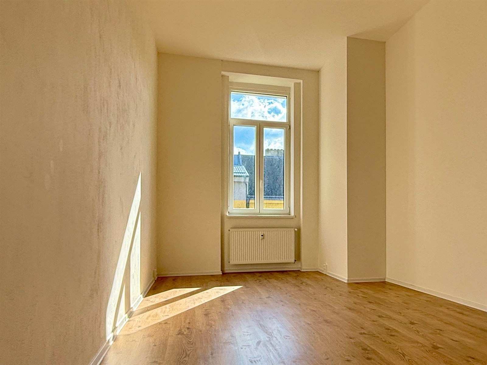 Prodej bytu 1+kk s privátním parkovacím místem v O