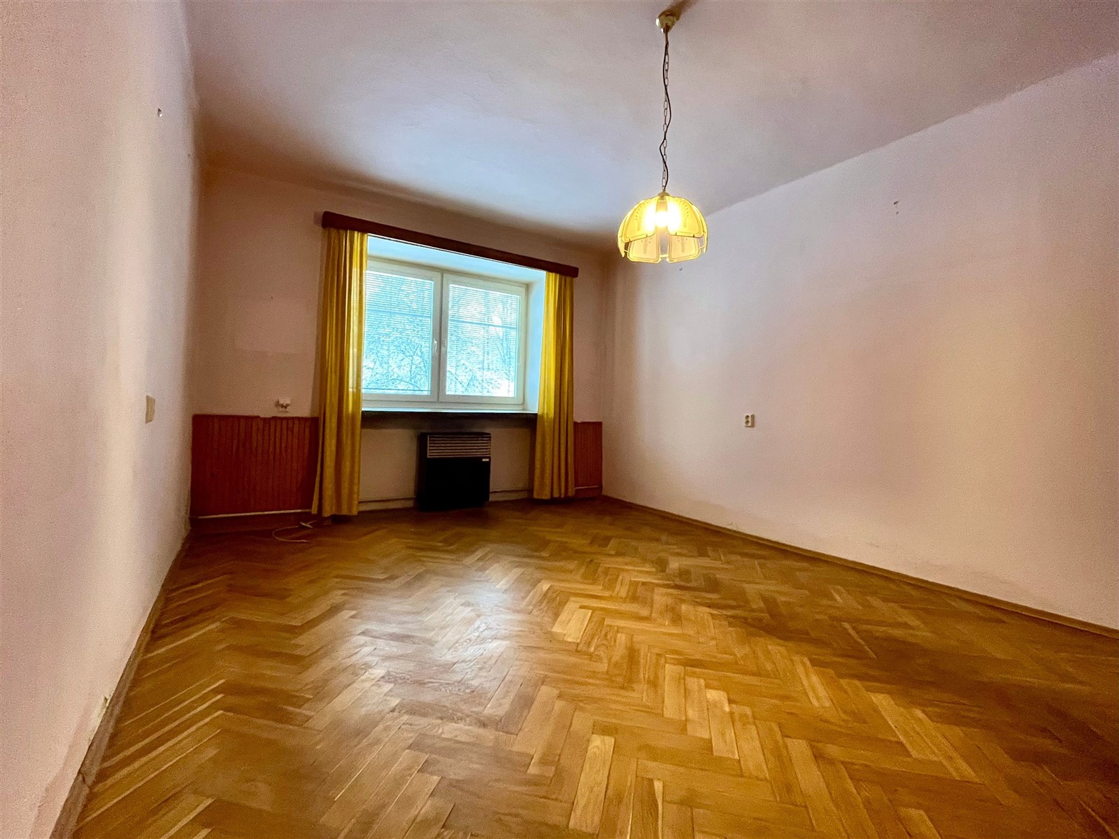 Byt, garáže, nebytové prostory, pozemek - Jihlava 