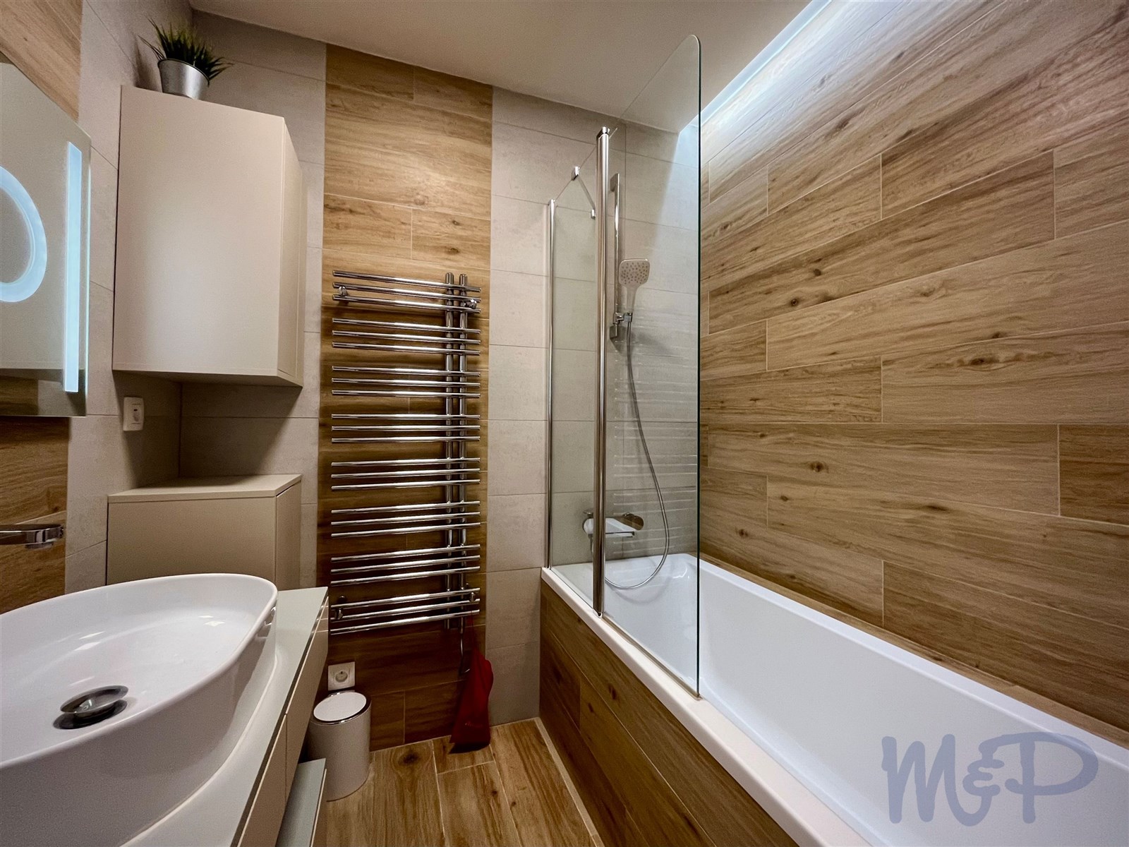 Byt 3+kk s garážovým stáním v Jihlavě (KOUPELNA)