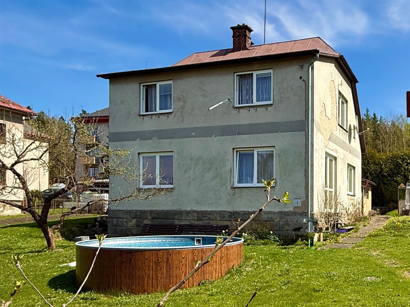 Rodinný dům v Mostku v Podkrkonoší (POHLED Z PŘILE