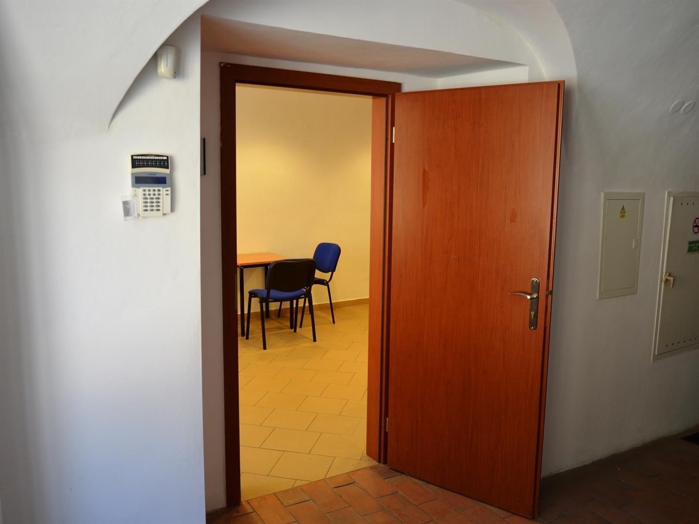 Nebytové prostory v centru Jihlavy (VSTUP Z DOMOVNÍHO VESTIBULU)
