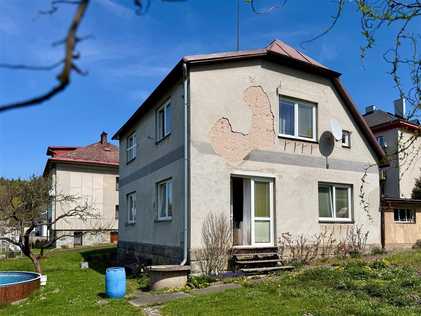 Rodinný dům v Mostku v Podkrkonoší (POHLED Z PŘILE