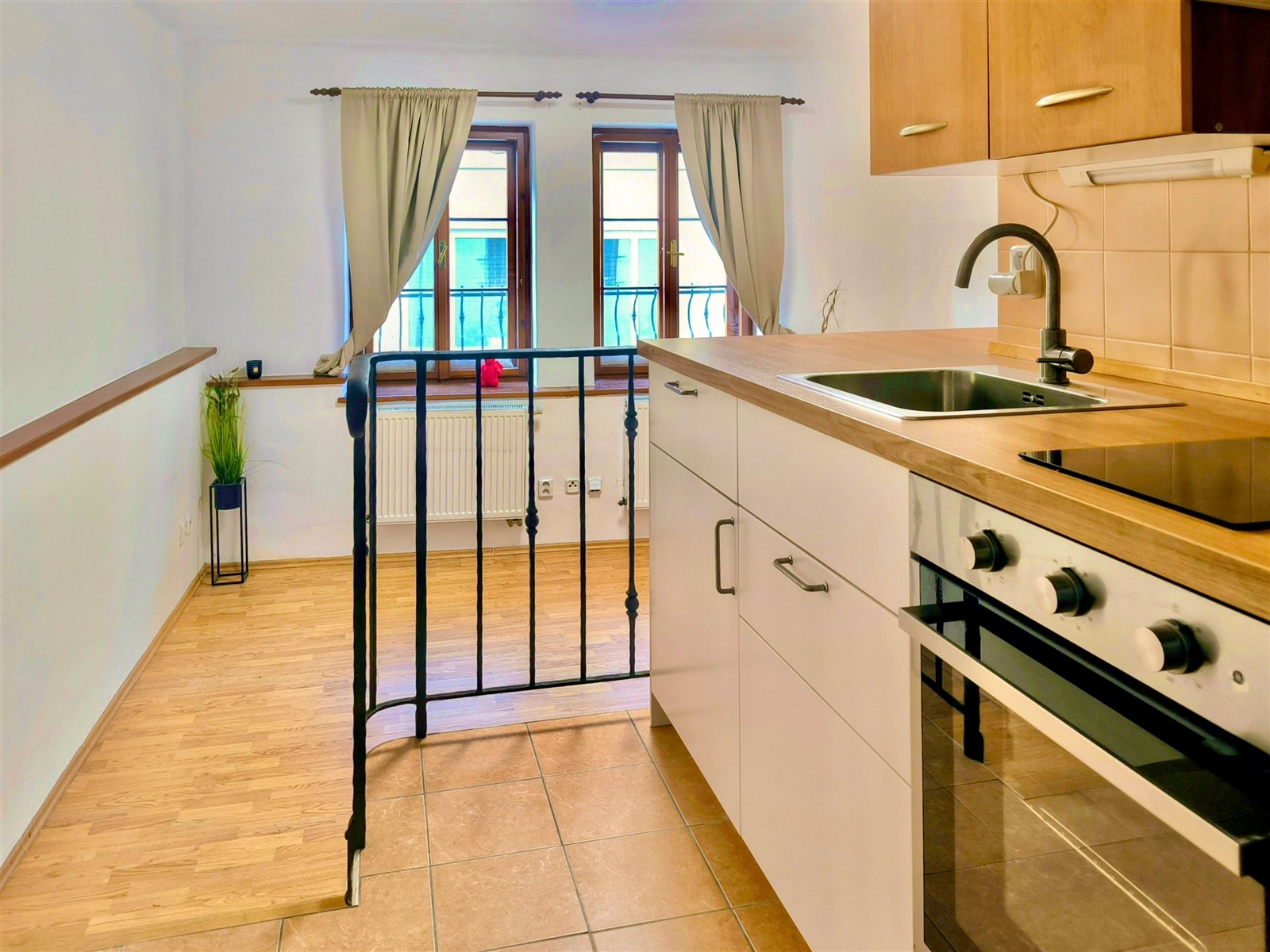 Prodej ateliéru v třebíčském Zámostí  (ve čtvrti zapsané do seznamu památek UNESCO) - [KUCHYŇSKÝKOUT]