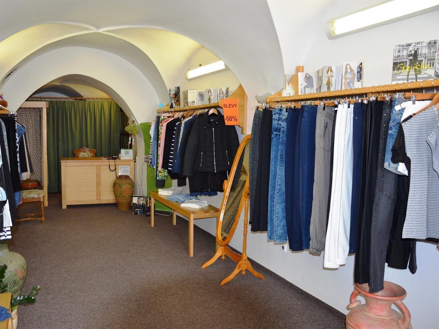 Pronájem obchodního prostoru v Jihlavě (INTERIÉR)