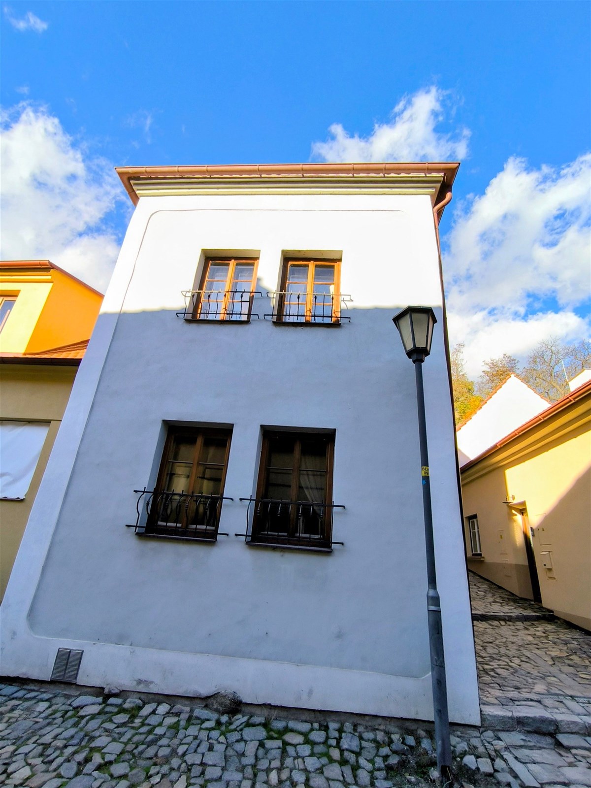 Ateliér na prodej, Třebíč, Zámostí UNESCO  (POHLED NA DŮM Z JIHU)