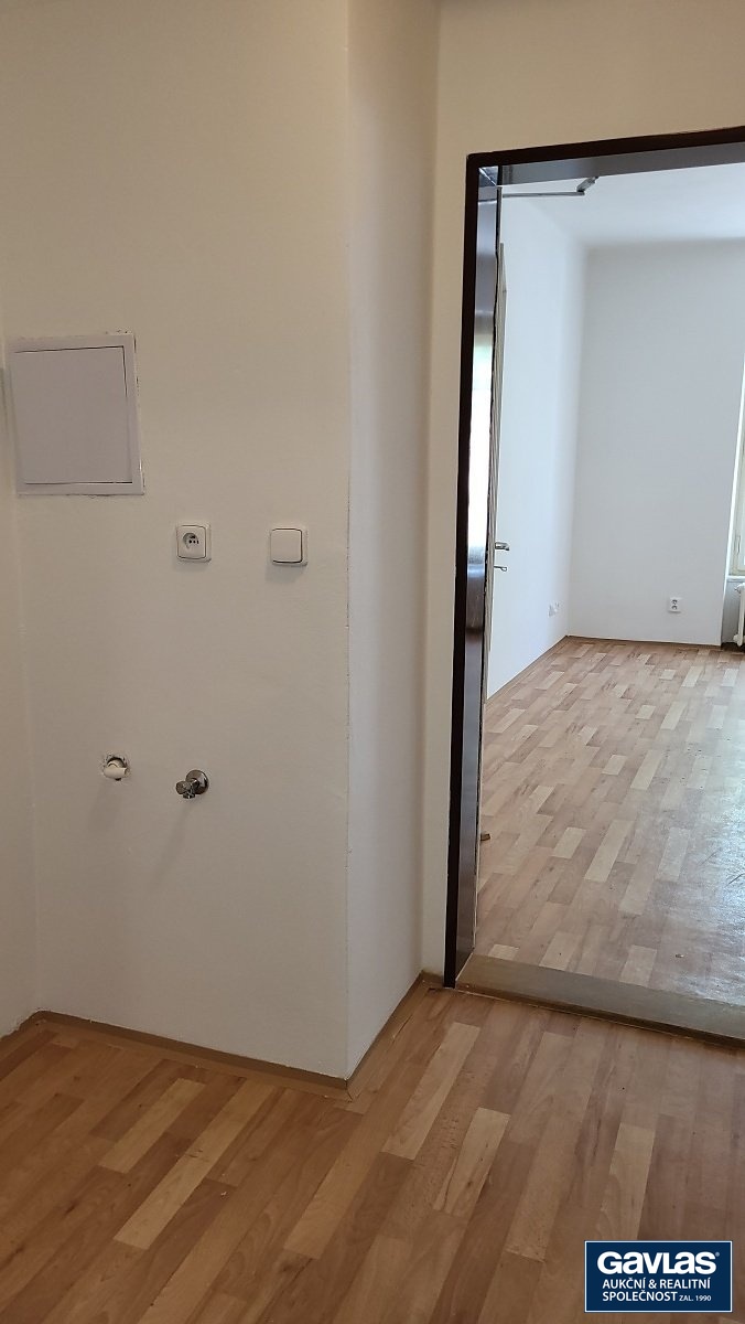 předsíň - pohled od vstupu a místo pro pračku