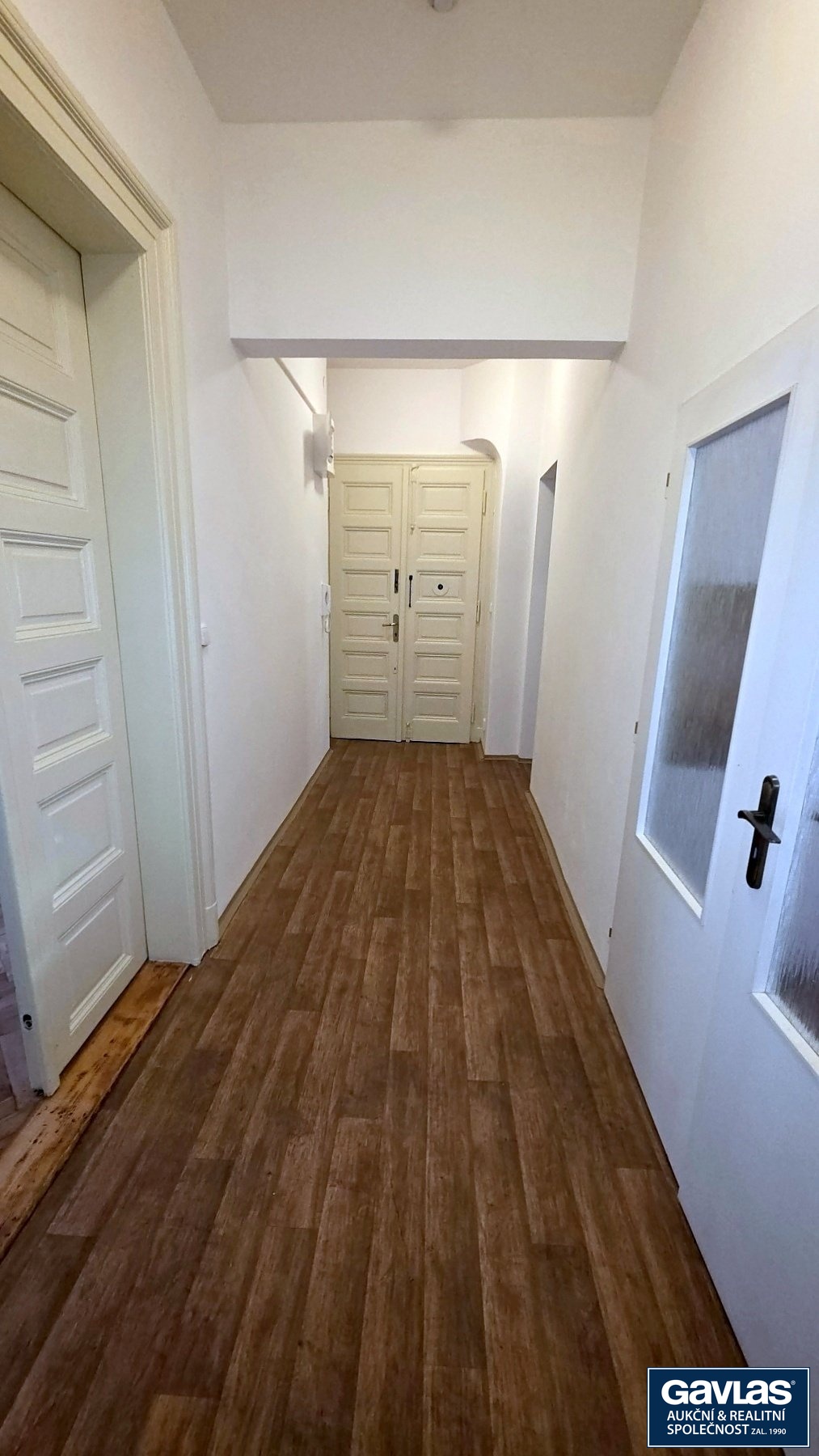 Chodba - pohled ke vstupu