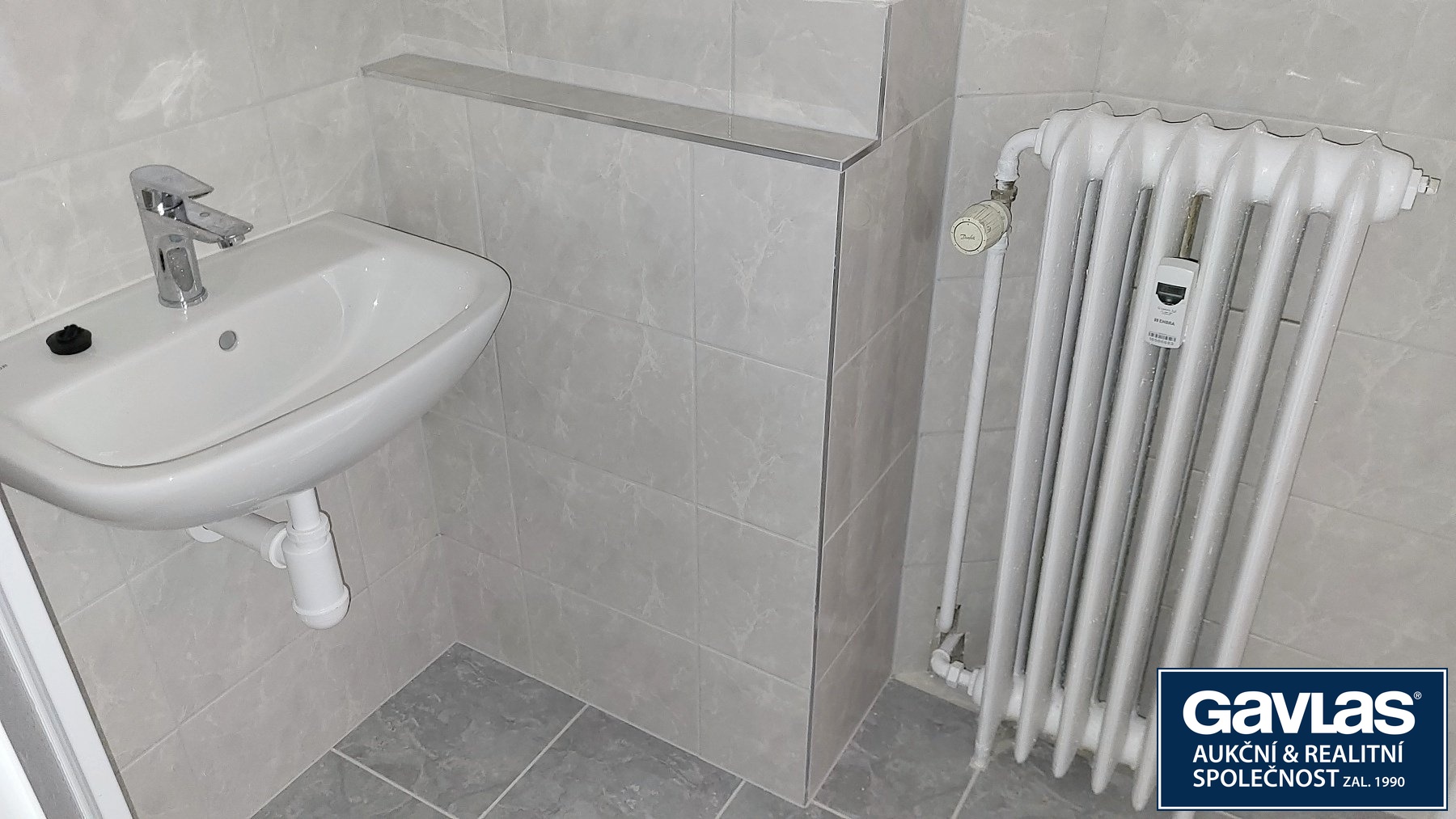 Kouelna - umyvadlo a radiator