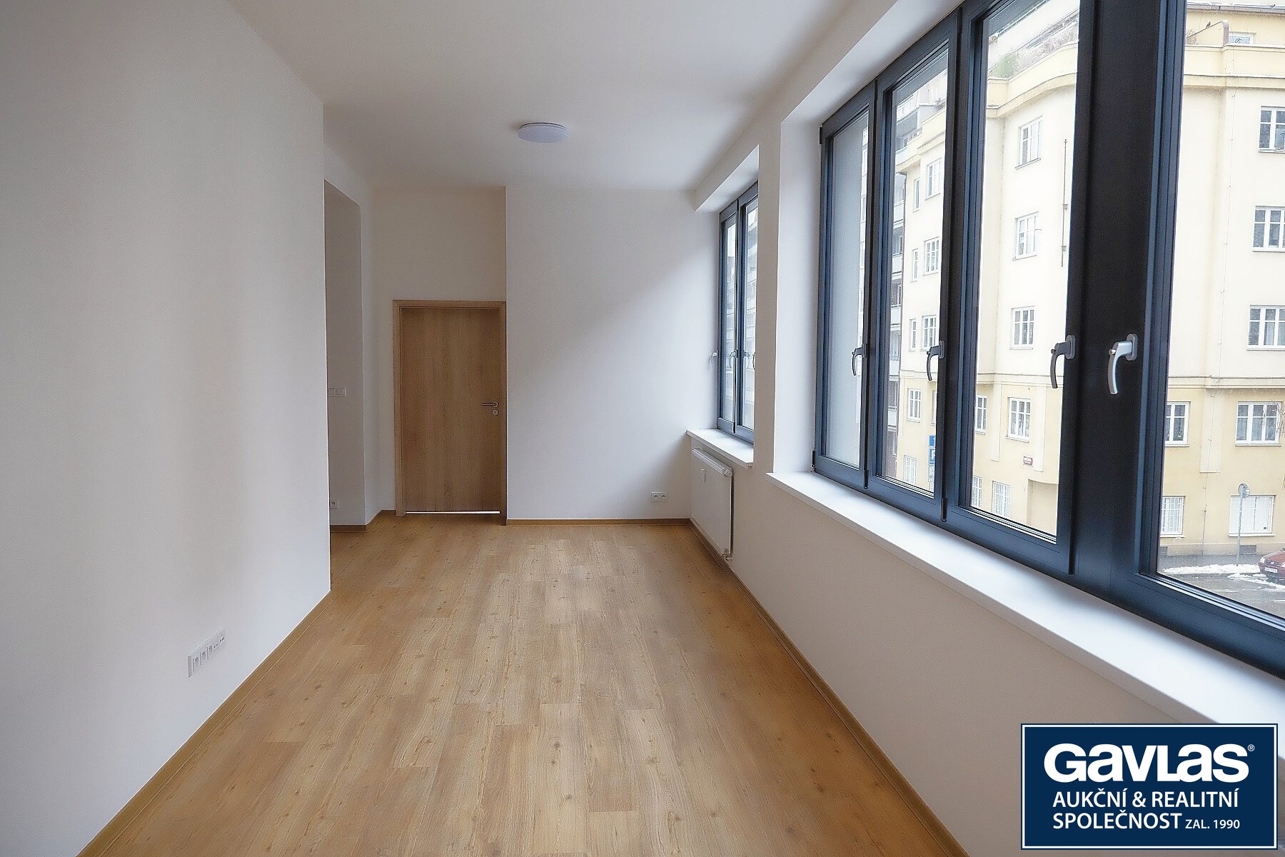 hala - pohled na délku