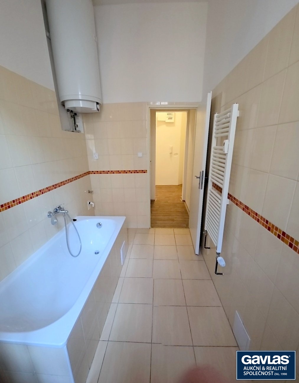 Koupelna - pohled od okna