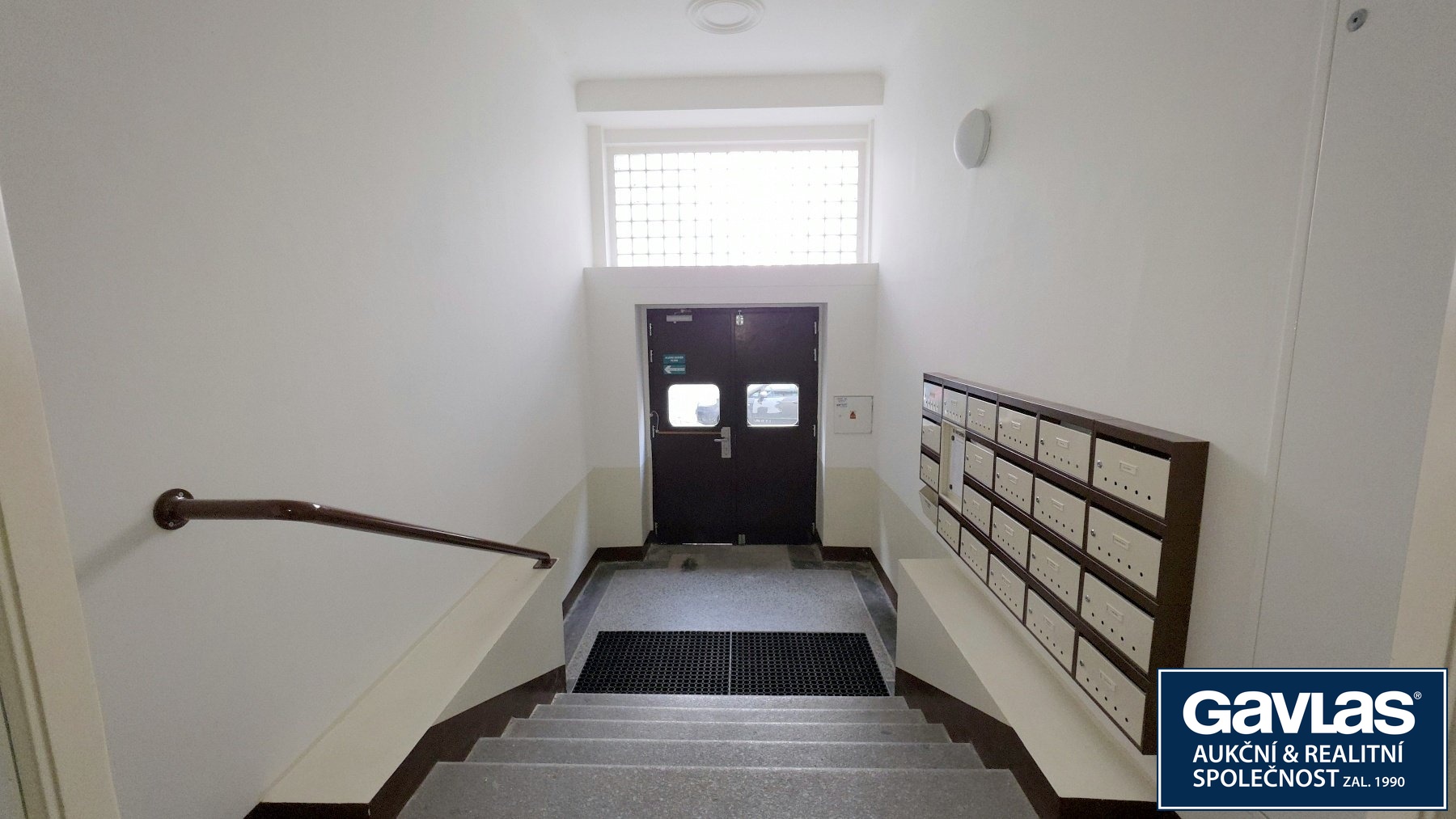 Pohled ke vstupu do domu