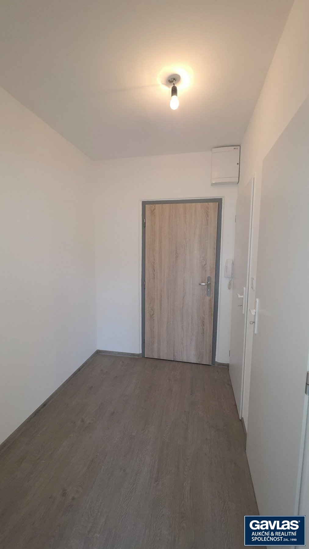 Předsíň - pohled ke vstupu