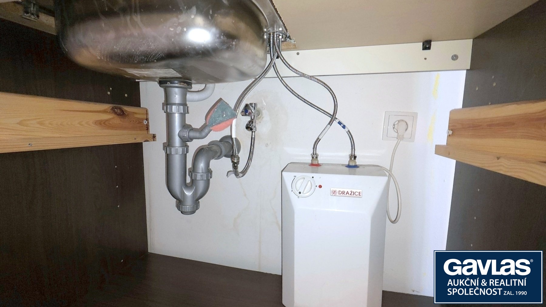 Ohřivač vody pod linkou