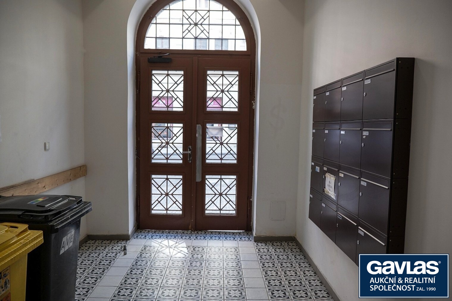 pohled ke vstupu do domu