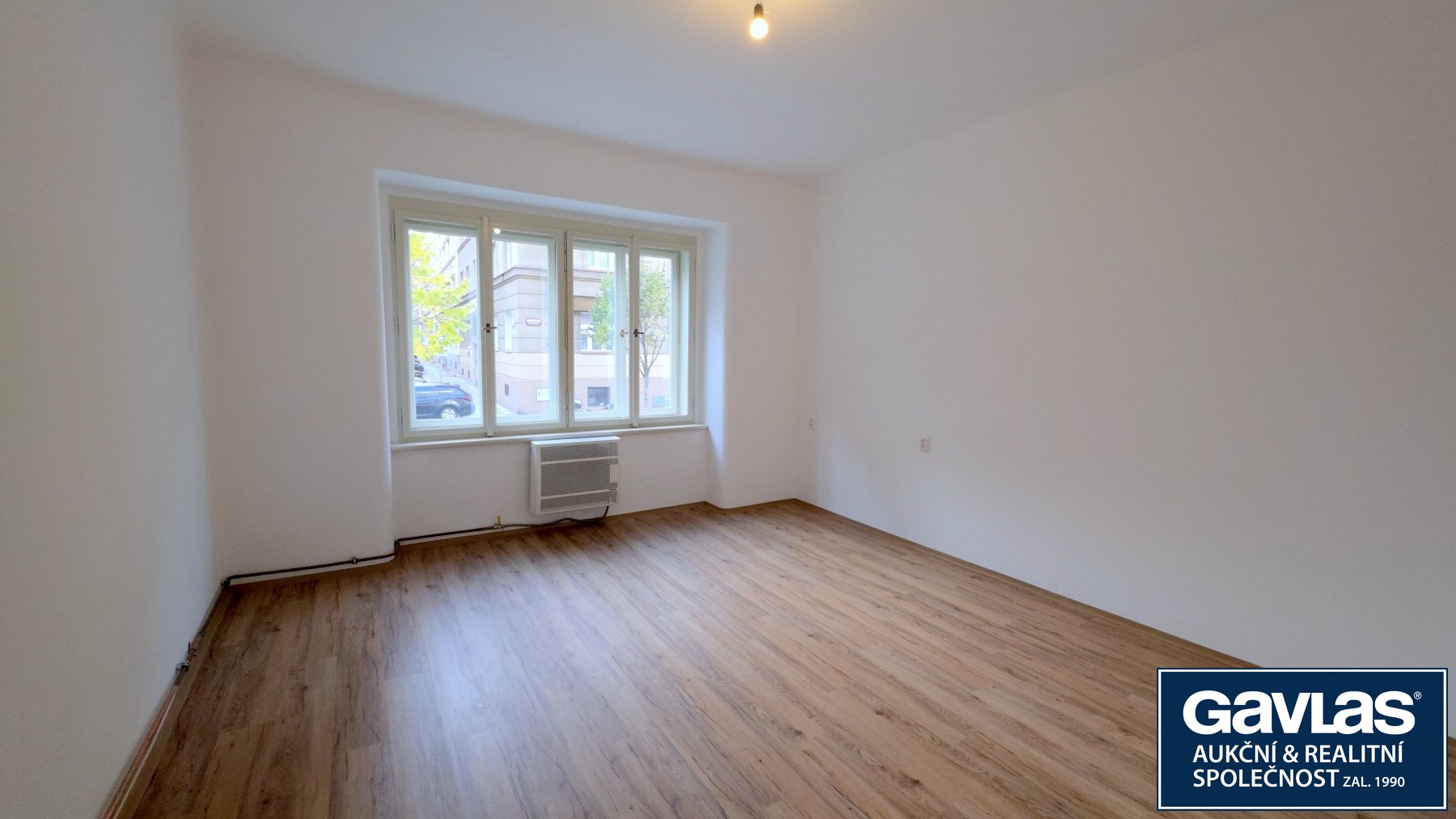 Pokoj - pohled k oknu