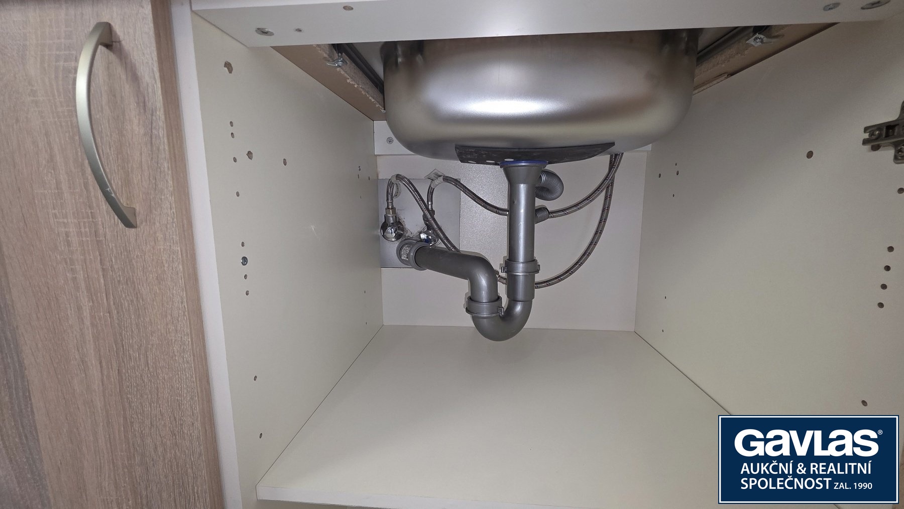 Připojení pračky pod dřezem