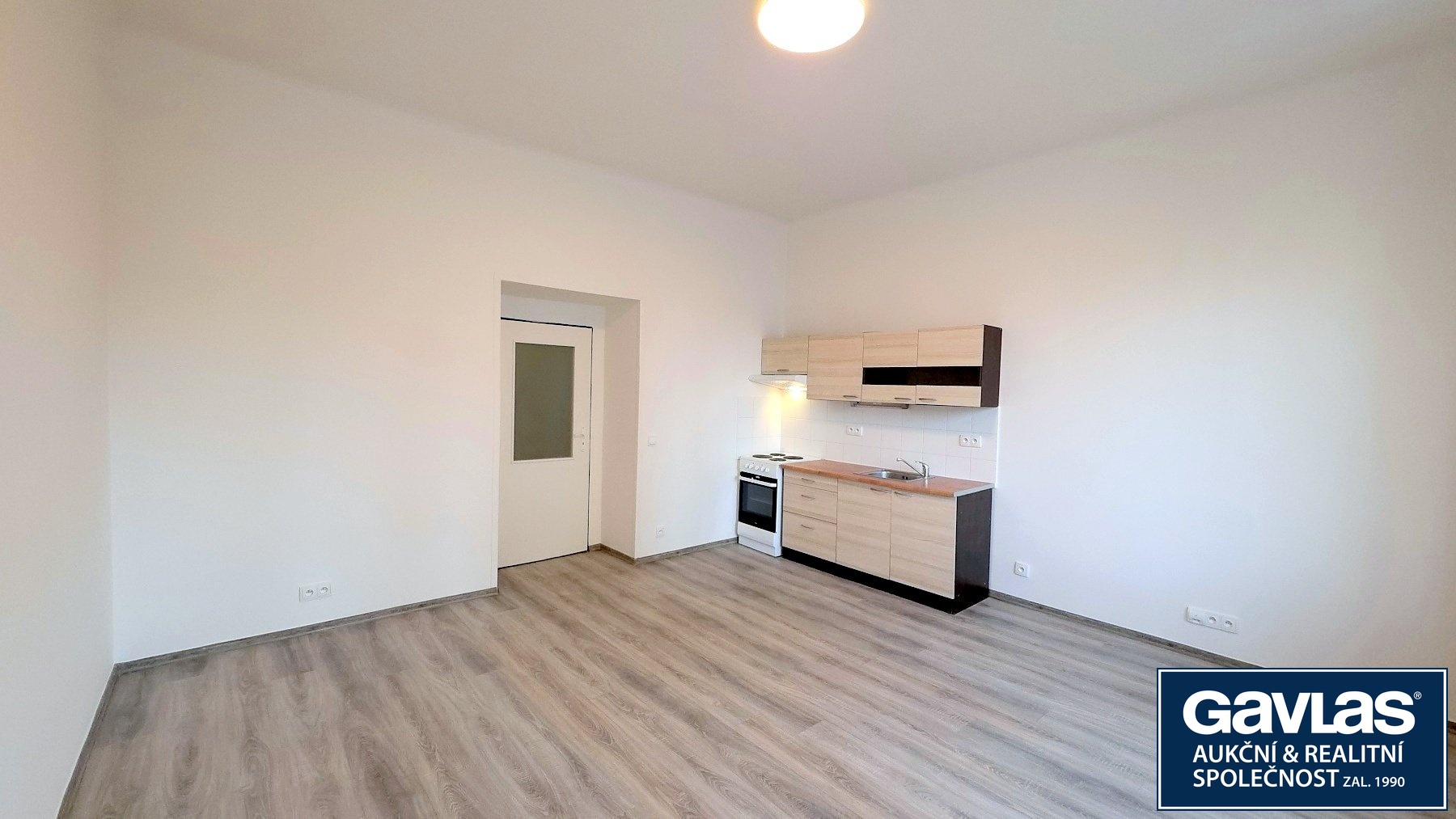 Kuchyň - pohled od okna