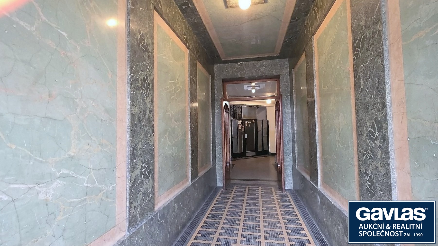 Pohled od vstupu do domu.